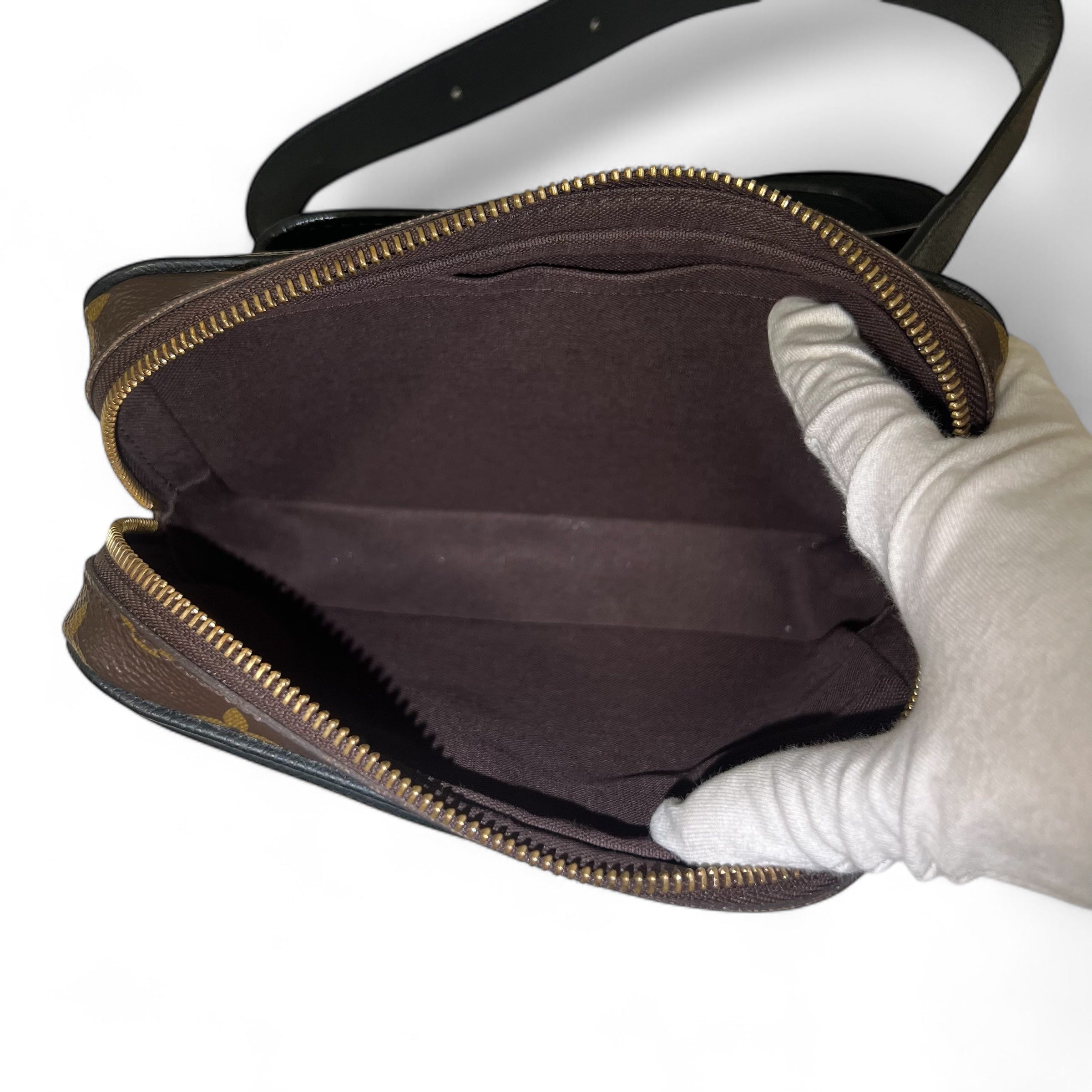 Louis Vuitton - Sac banane Macassar