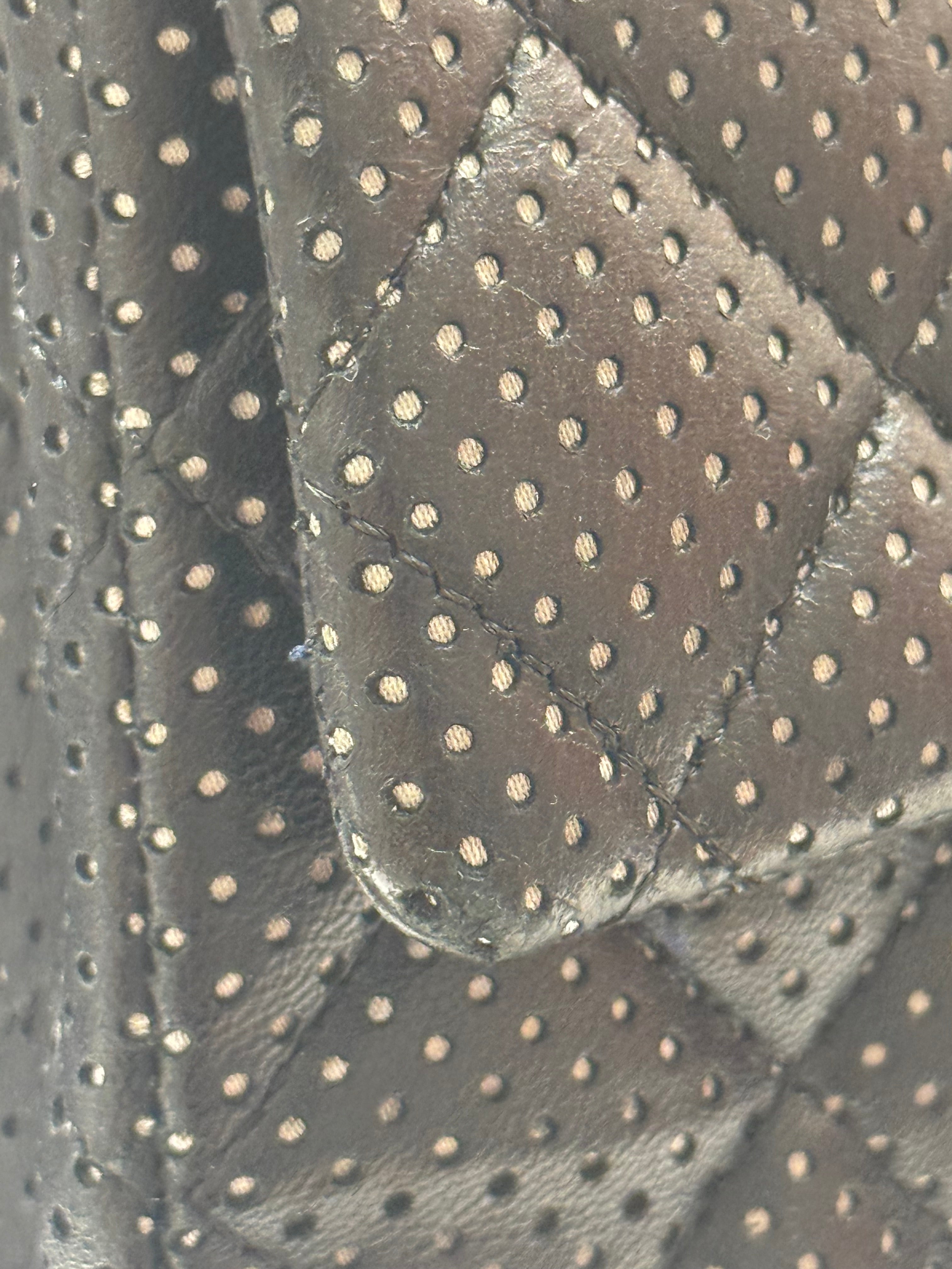 Chanel - Sac classique mini square perforé