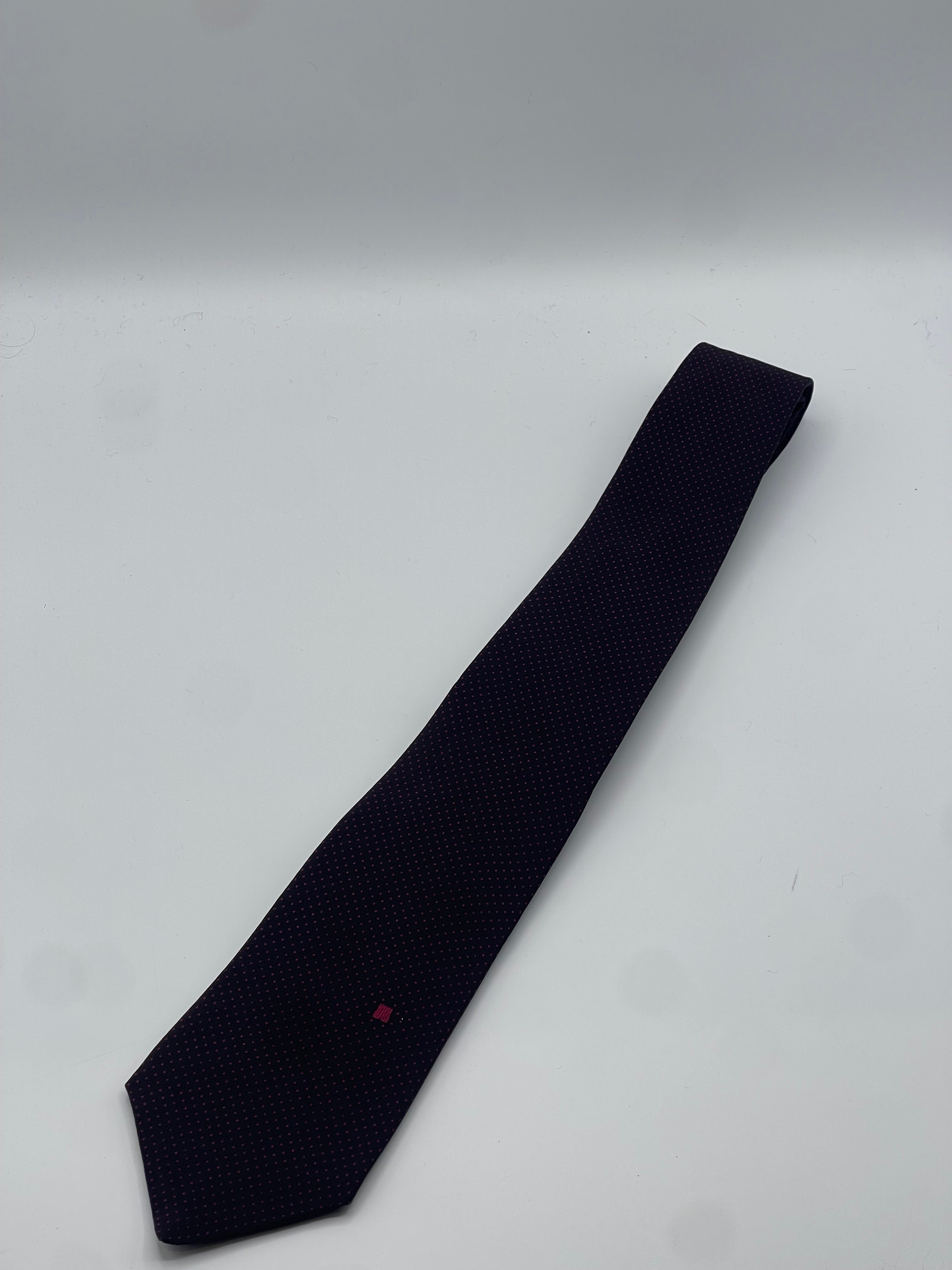 랑방 - 파란 넥타이, 빨간 미니 도트