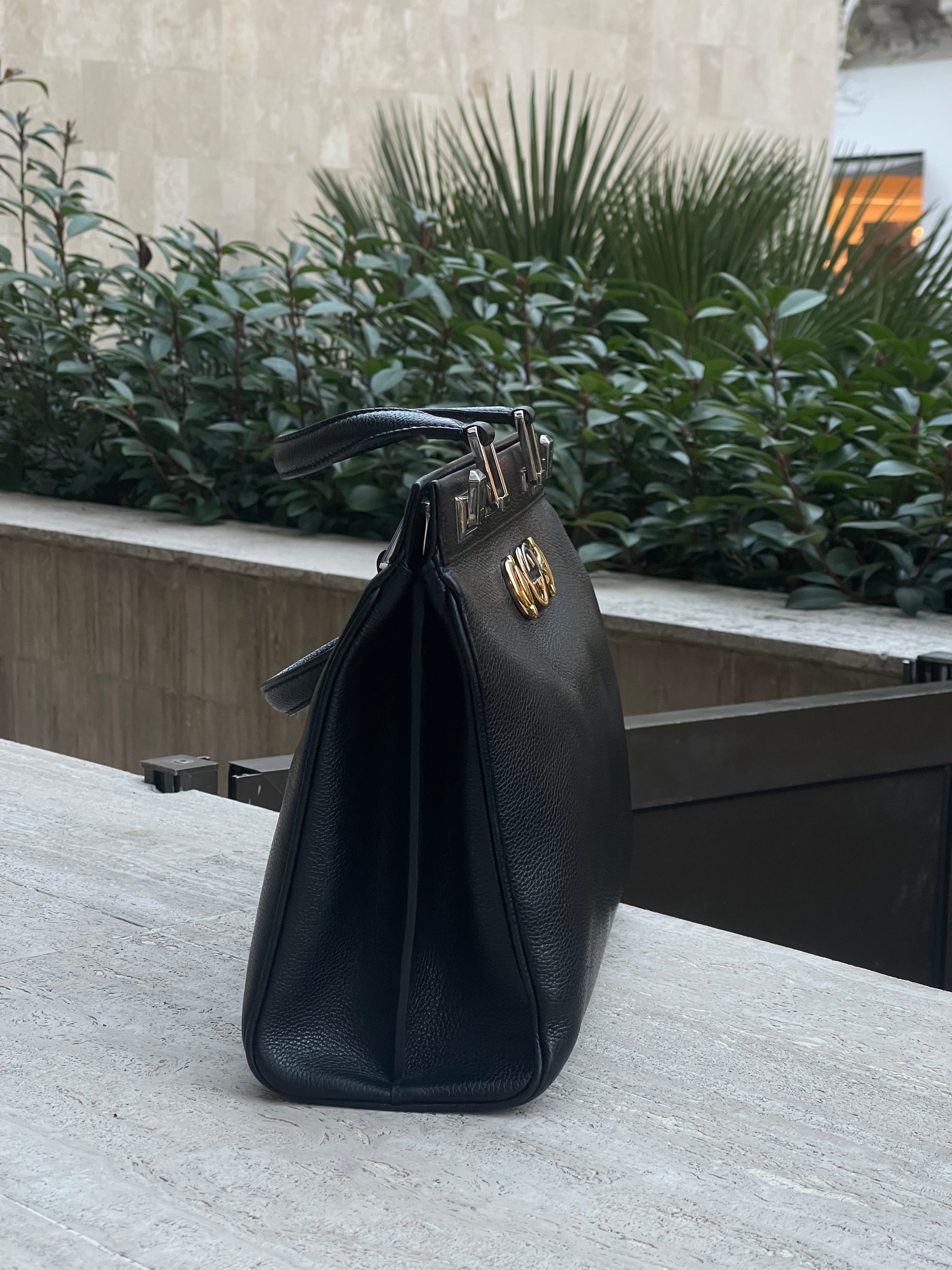 Gucci - Borsa Zumi MM in pelle nera