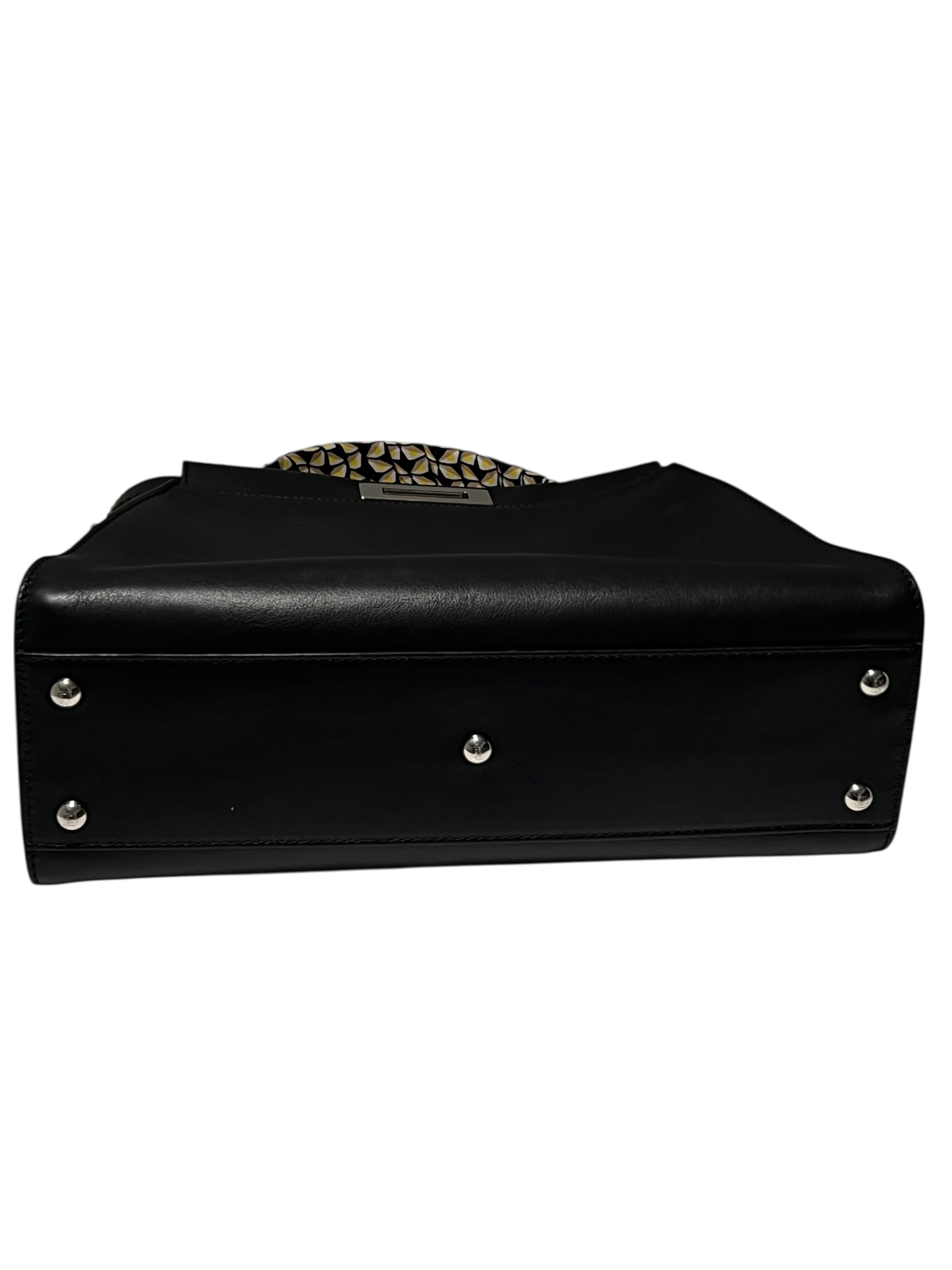 FENDI - Peekaboo-Tasche aus schwarzem Leder mit Python-Innenfutter