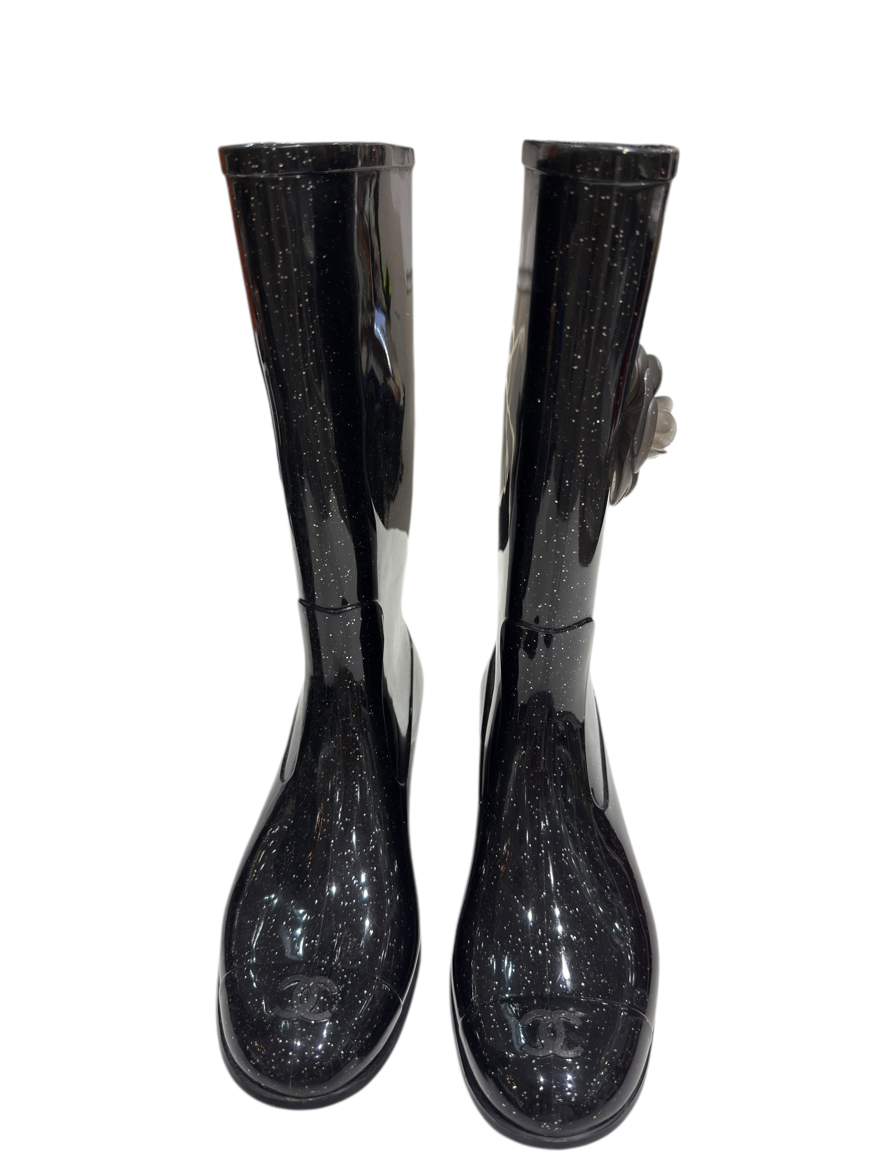 Chanel - Stivali da pioggia con glitter e camelia T38