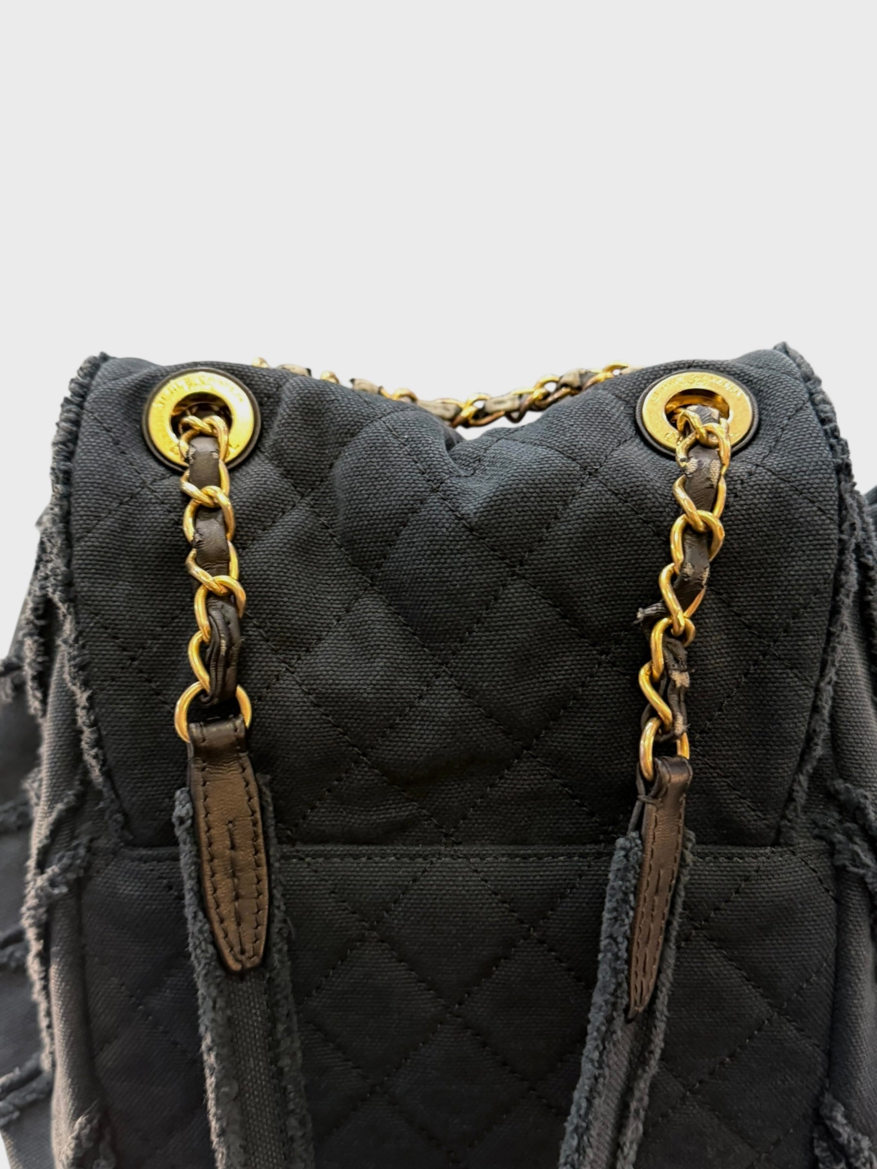 Chanel - Sac à dos moyen modèle en tissus effrangé