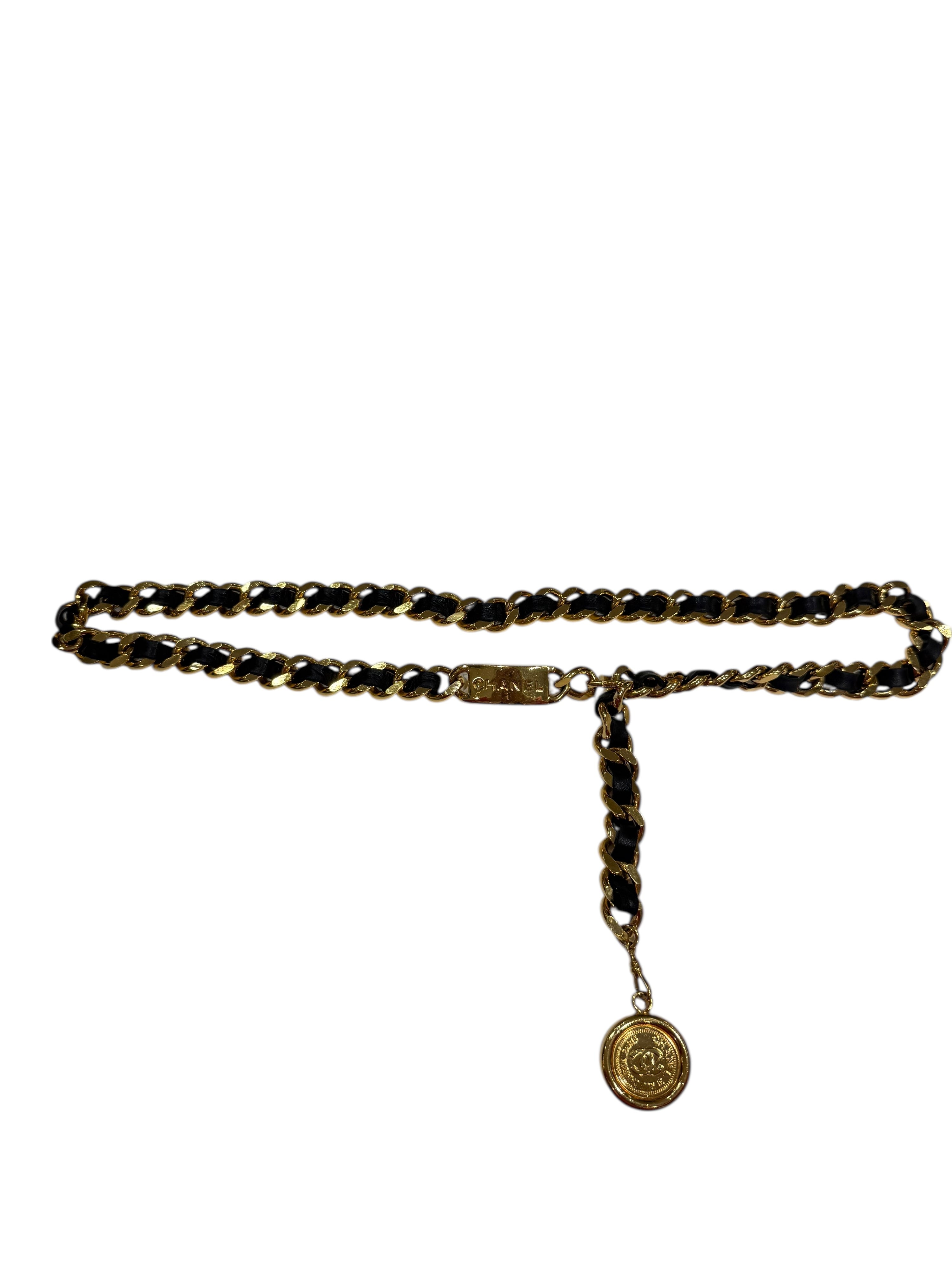 Chanel - Ceinture chaîne entrelacée et médaillon