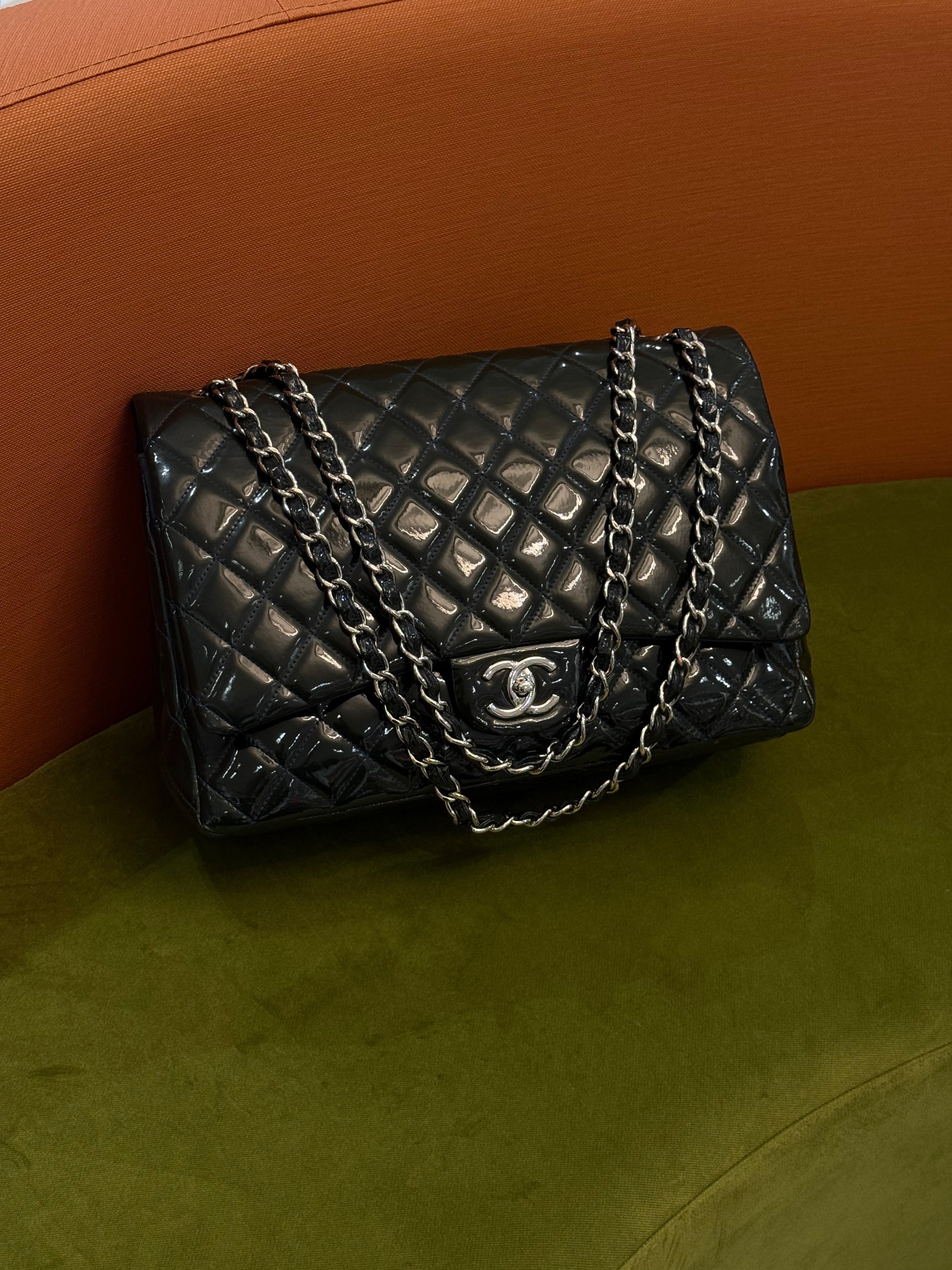 Chanel - Sac Classique 11:12 Maxi Jumbo en cuir vernis Vert