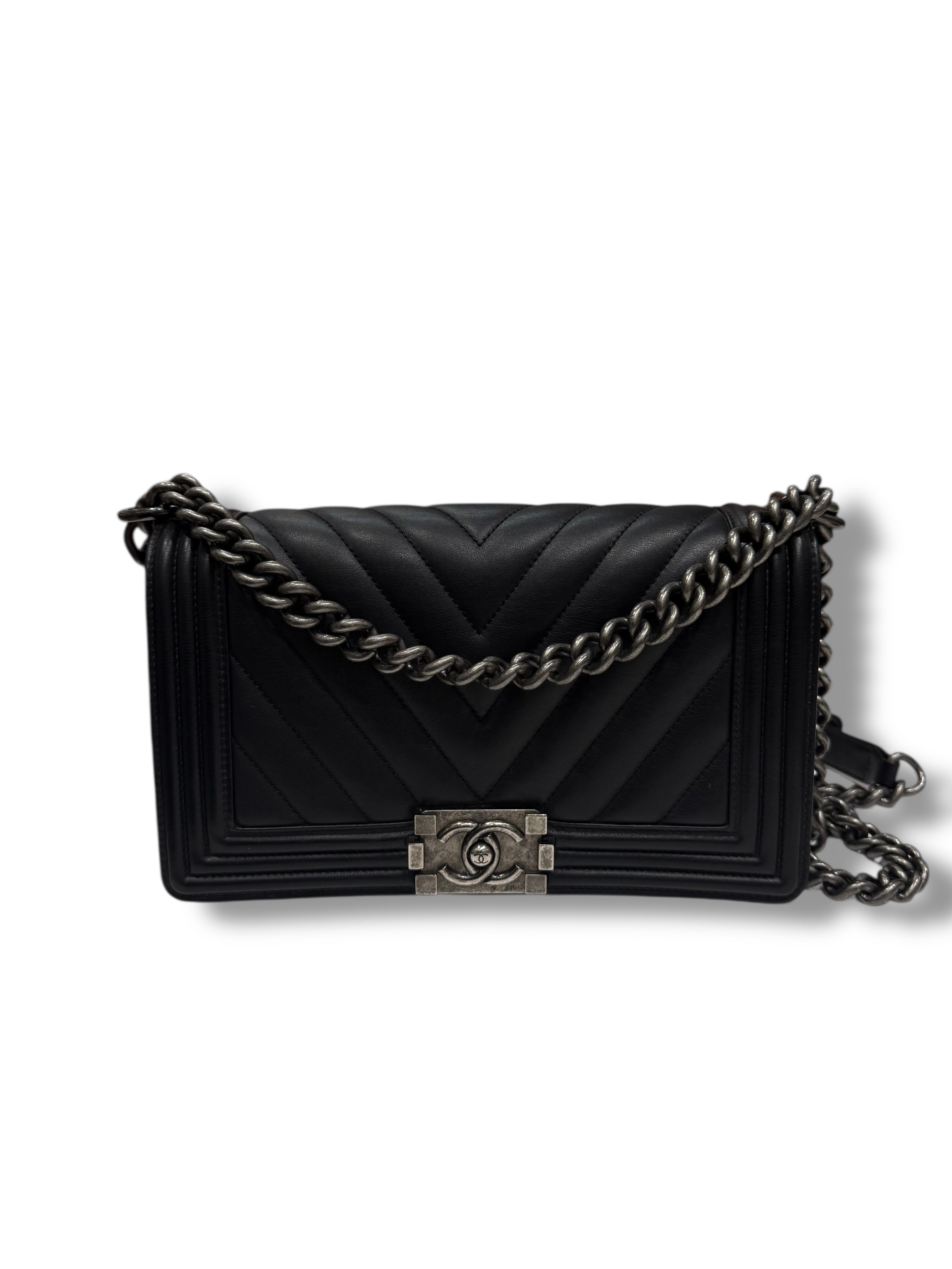 Chanel - Sac Boy classique chevron noir