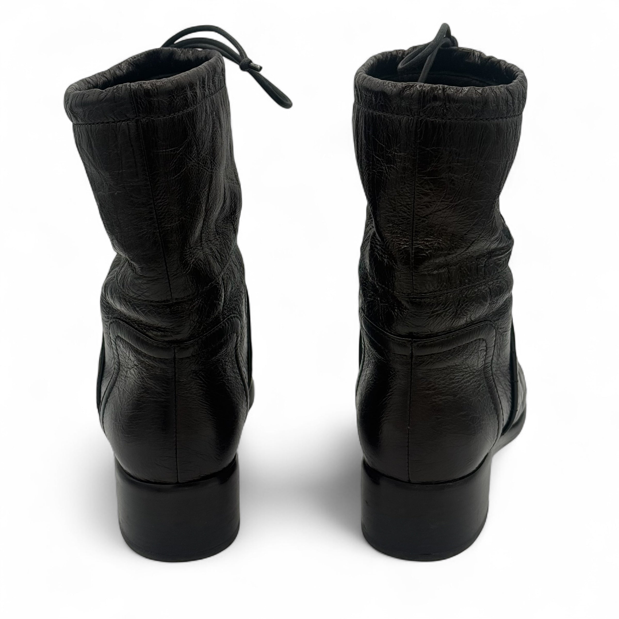 Chanel - Stiefeletten aus lackiertem Leder Gr. 37