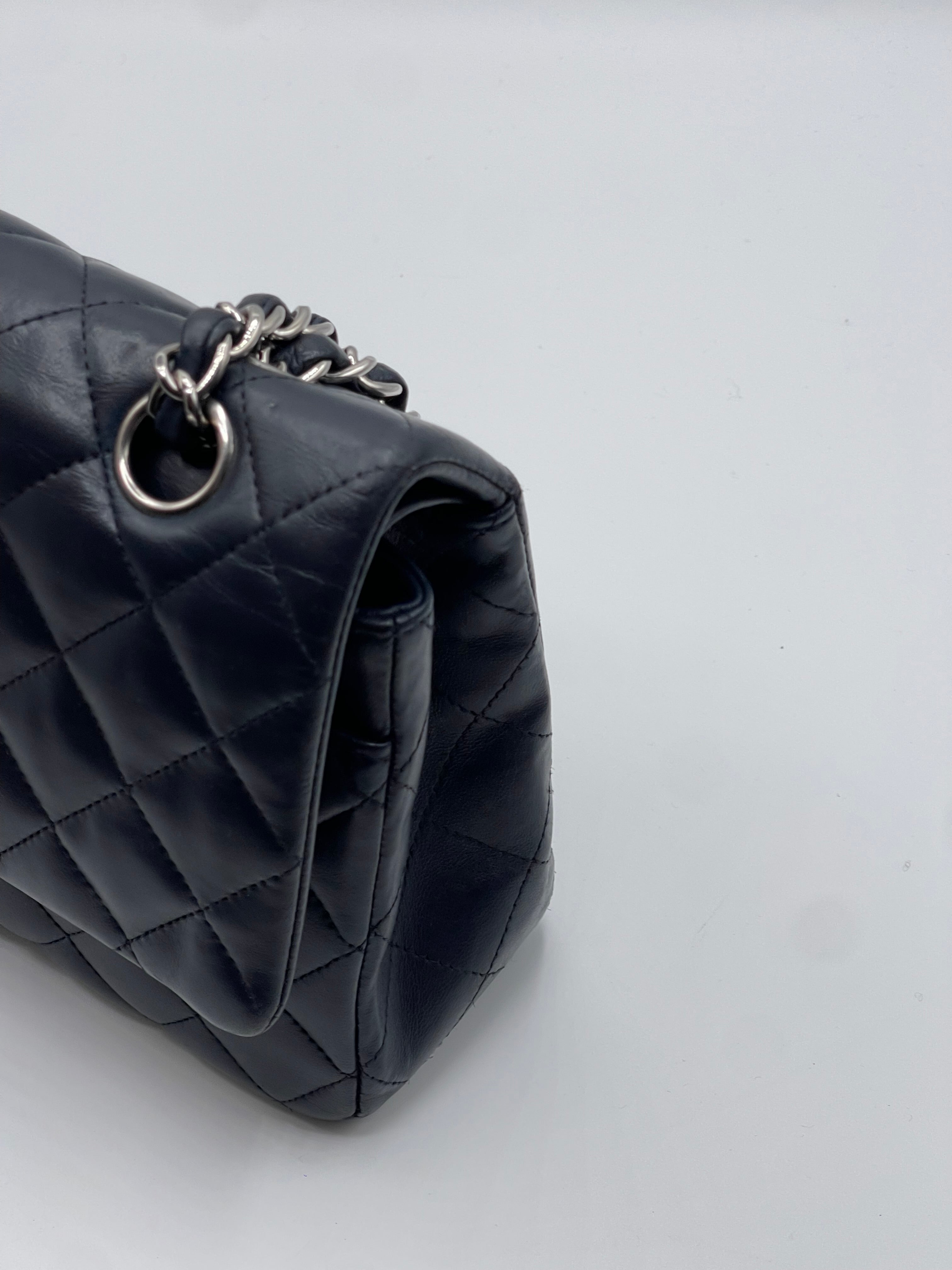 Chanel - Sac 11.12 classique timeless 25 bleu marine
