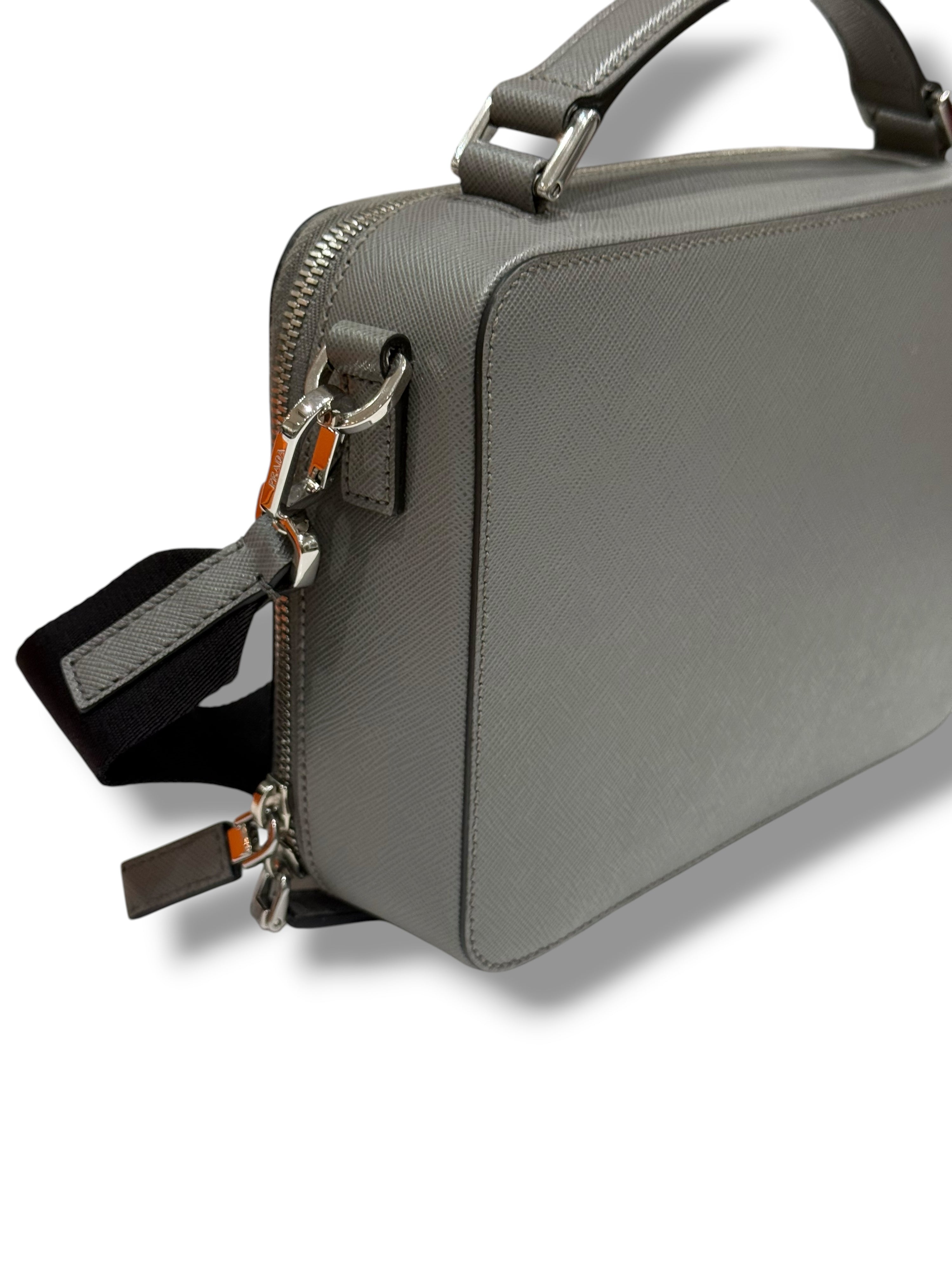 Prada – Brique-Tasche in Marmor-Grau