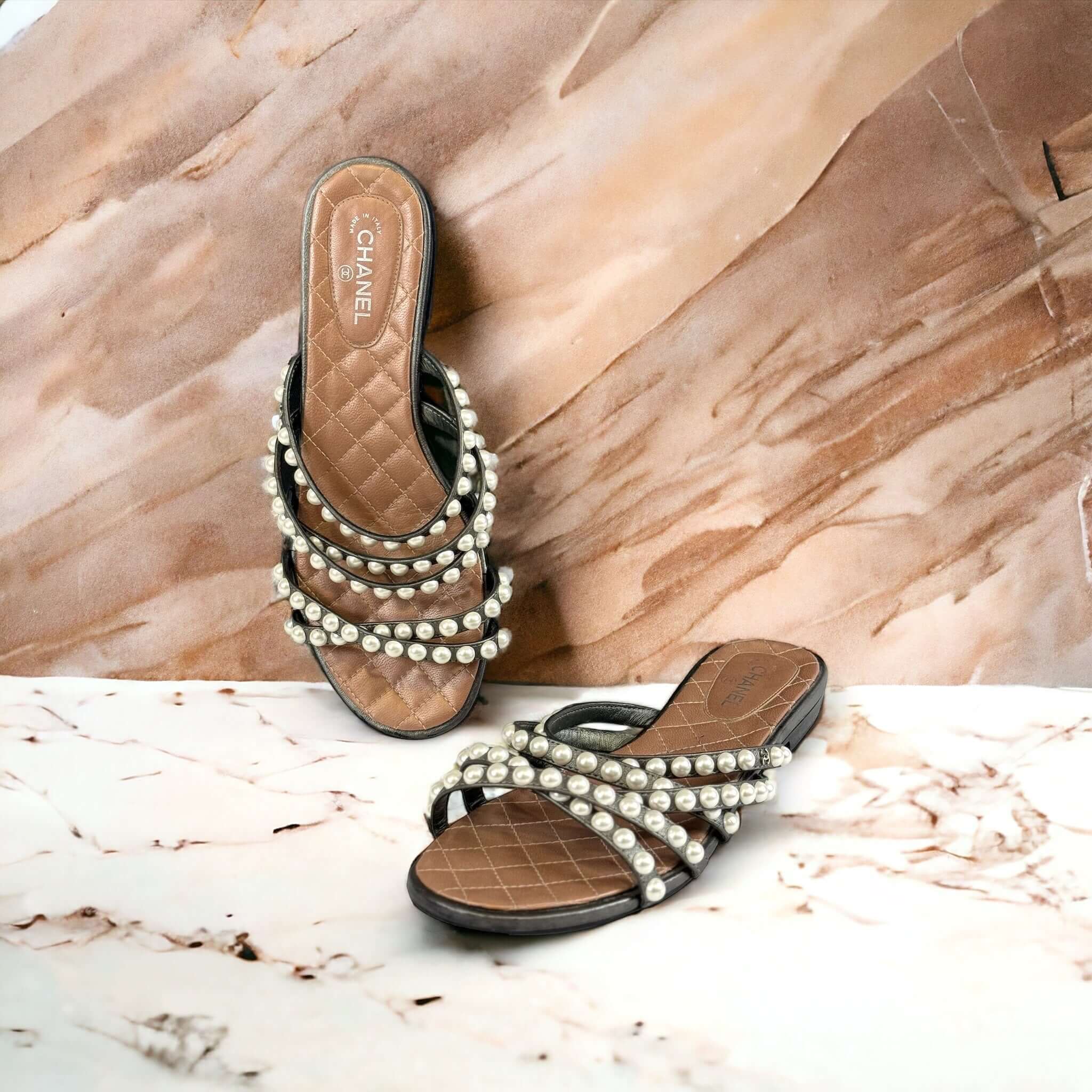 Chanel – Sandale mit Perlen