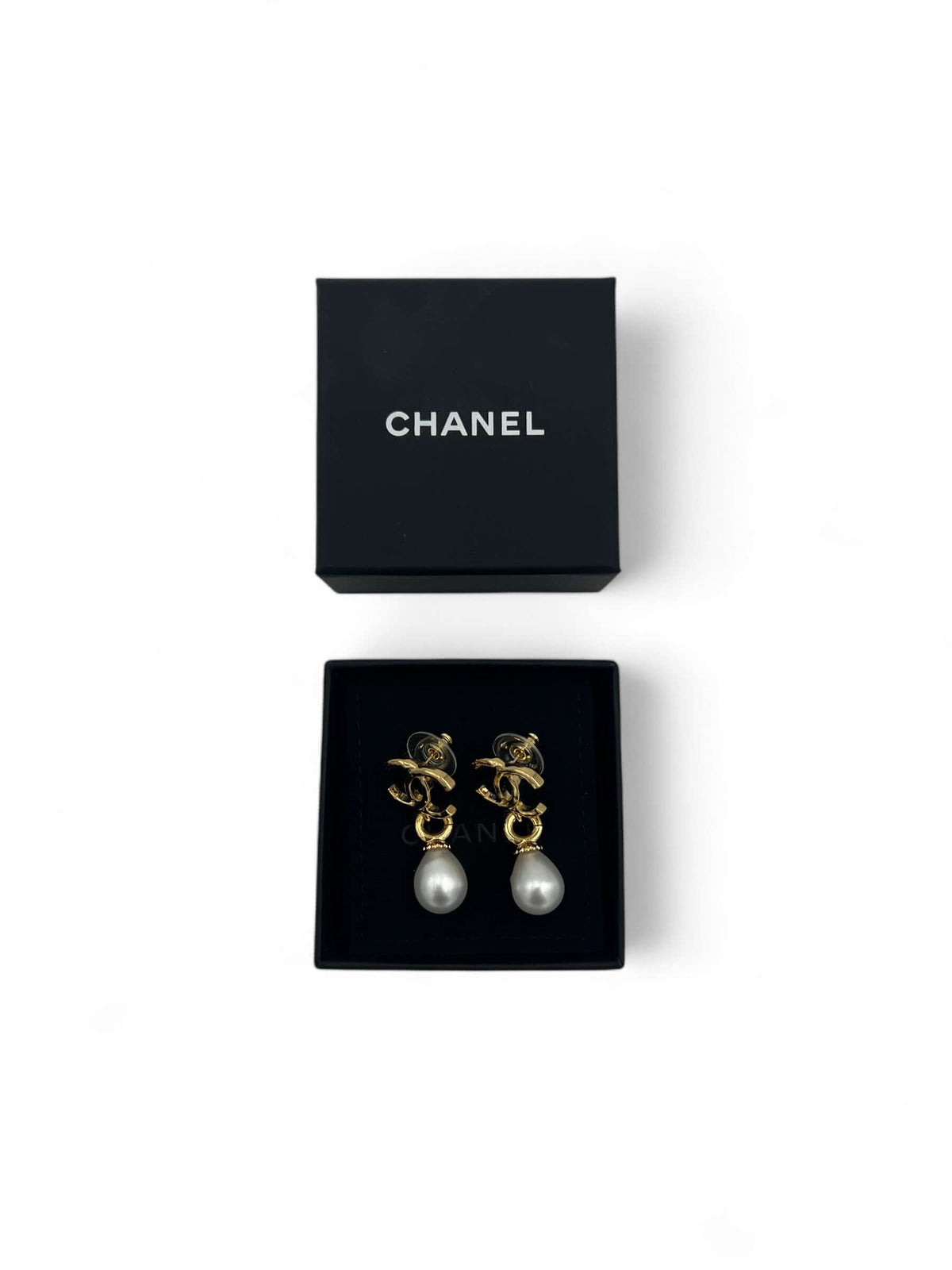 Chanel - Pearl earrings