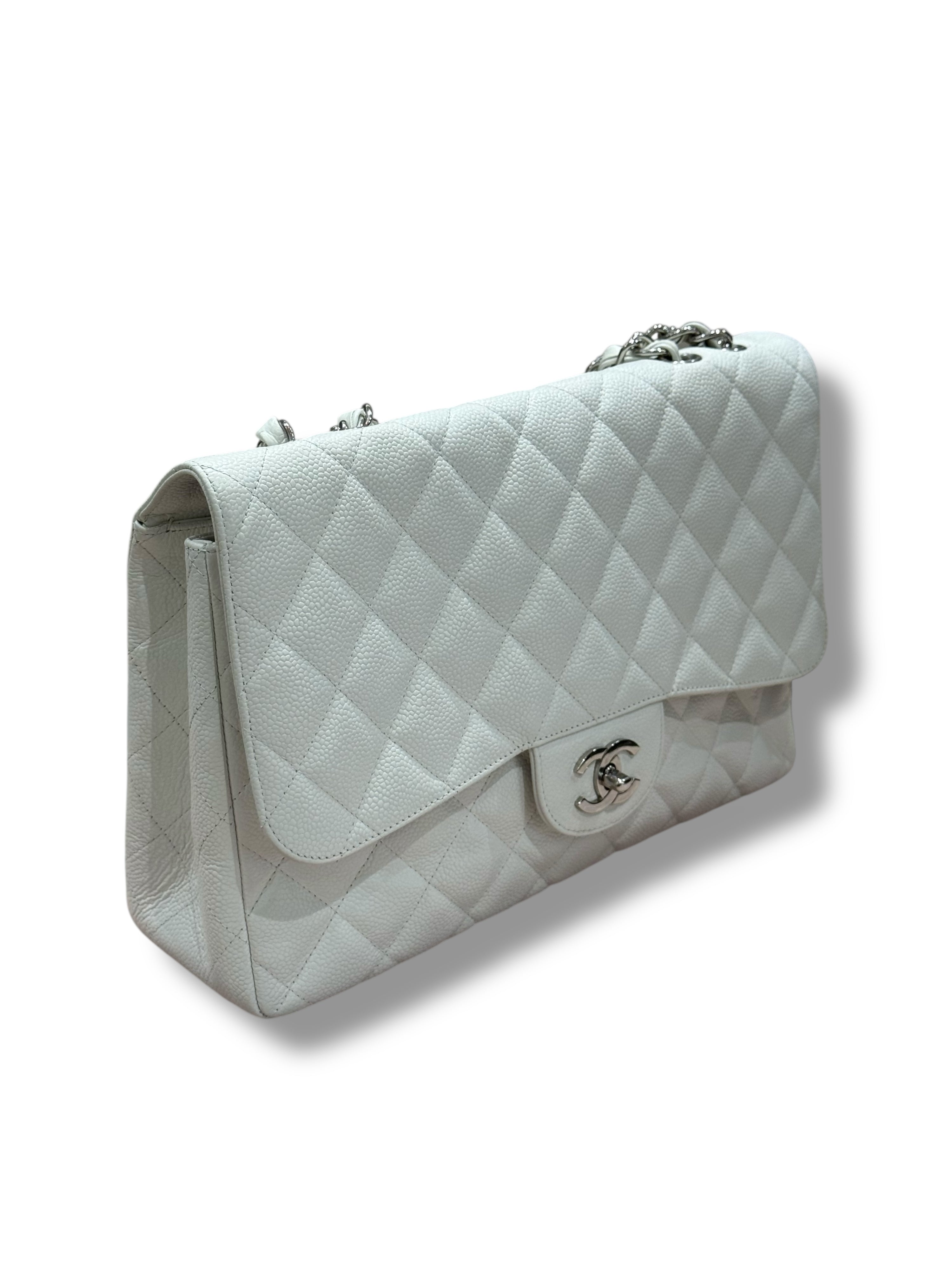 Chanel - Klassische Jumbo-Tasche mit weißer Klappe