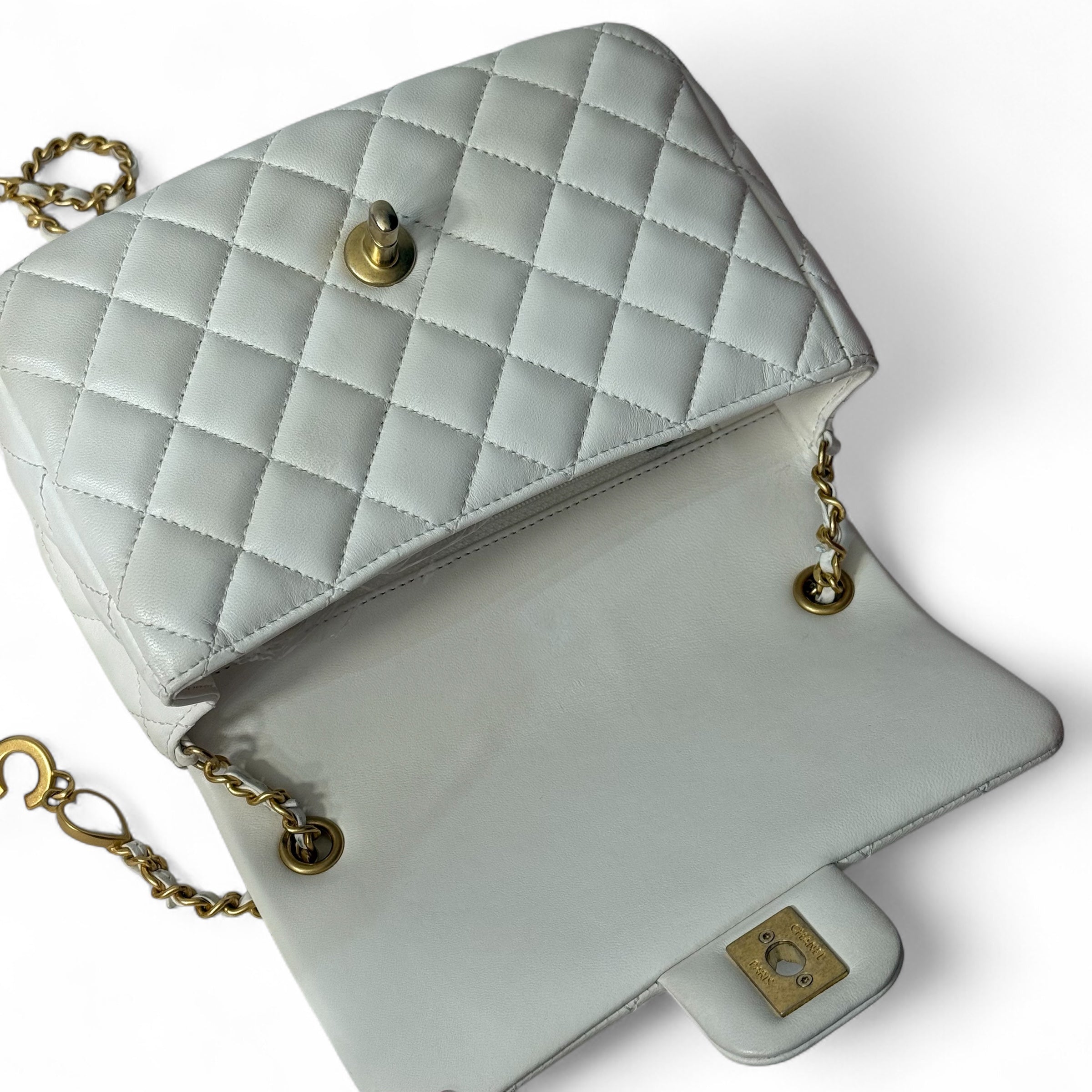 Chanel - Weißer Umhängetasche mit Klappe