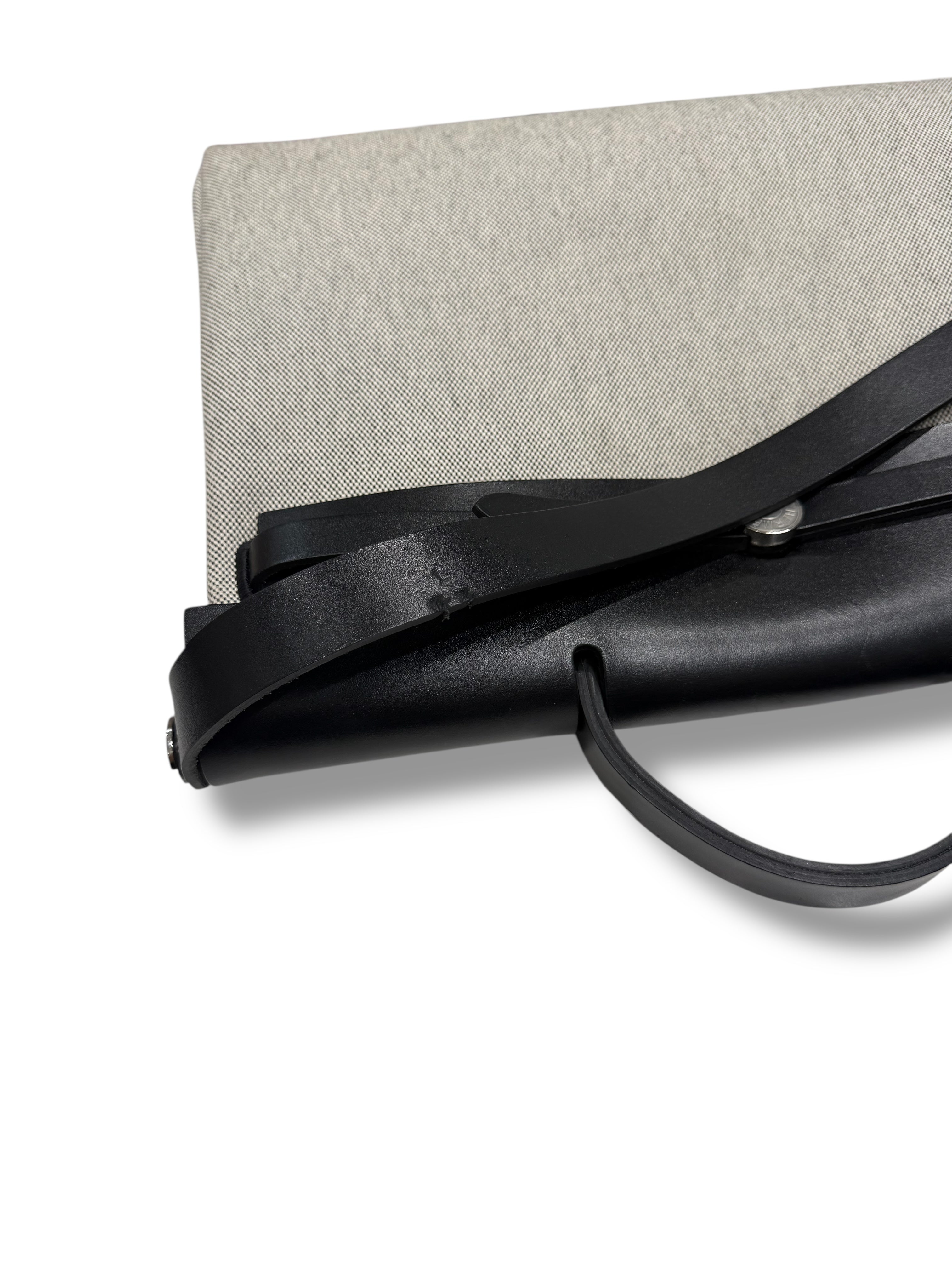 Hermès- Sac Herbag 39 Écru et noir