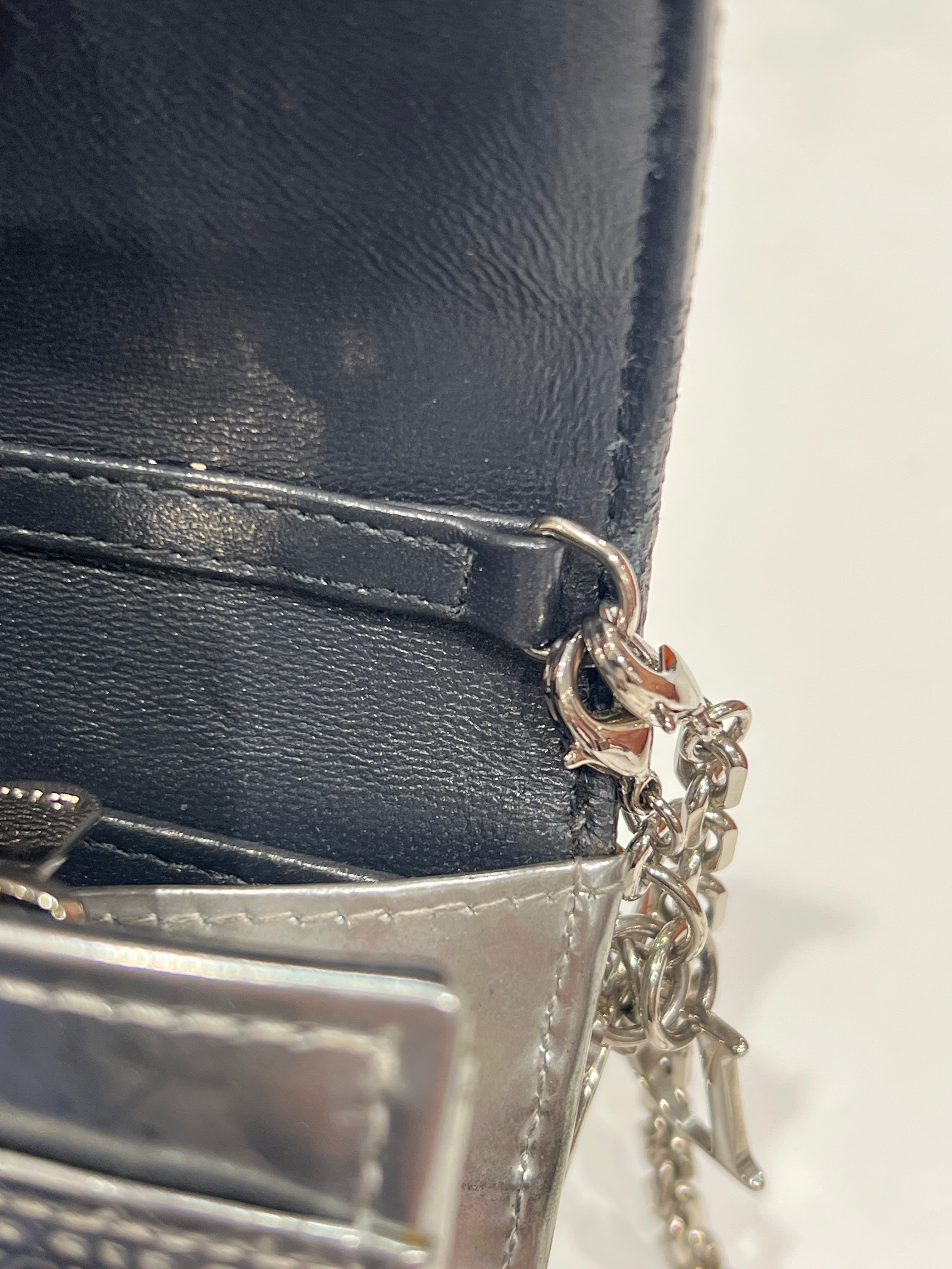 Dior - Sac wallet on chain microcannage argenté