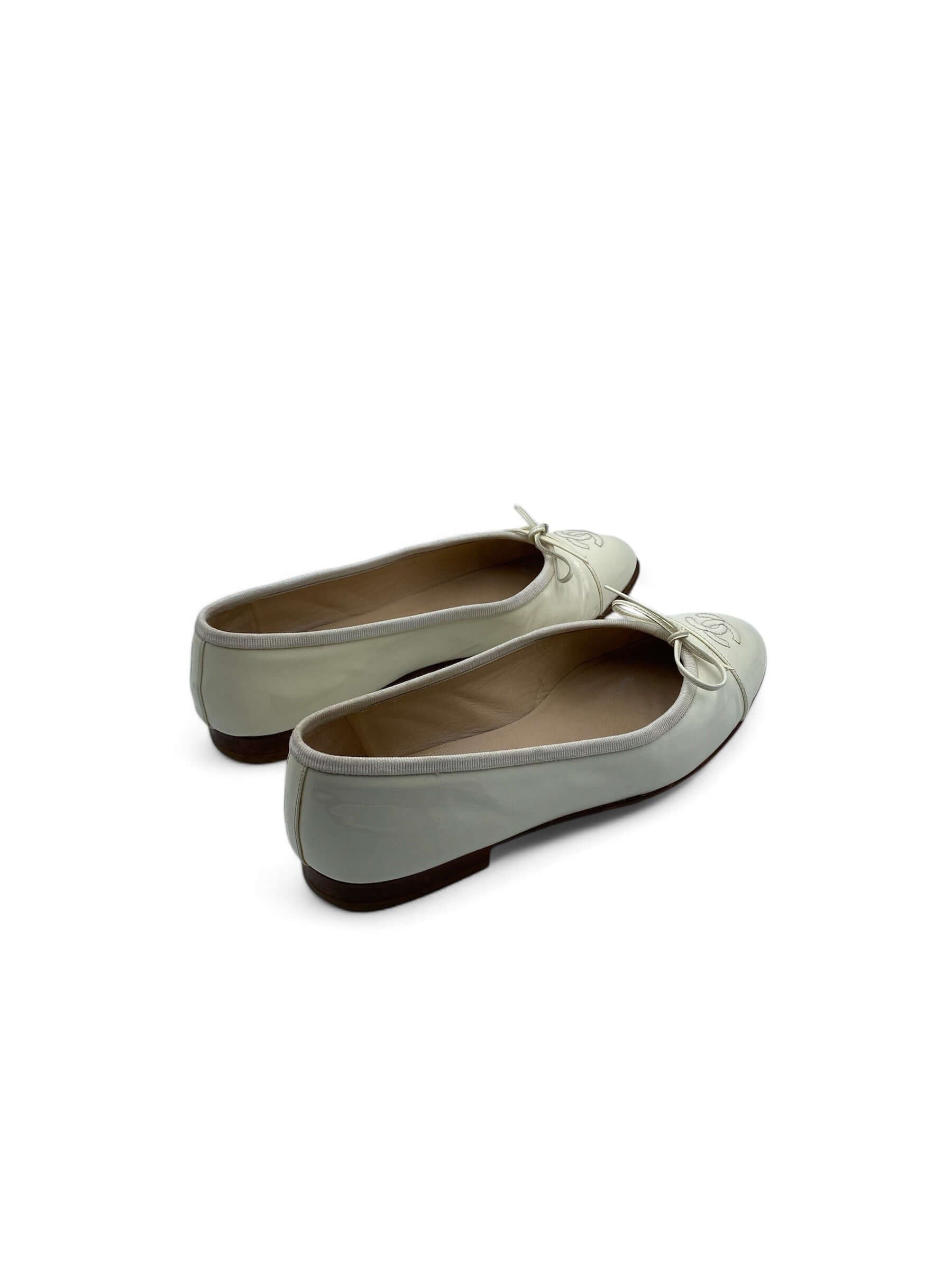 Chanel - Ballerine classique blanche T38
