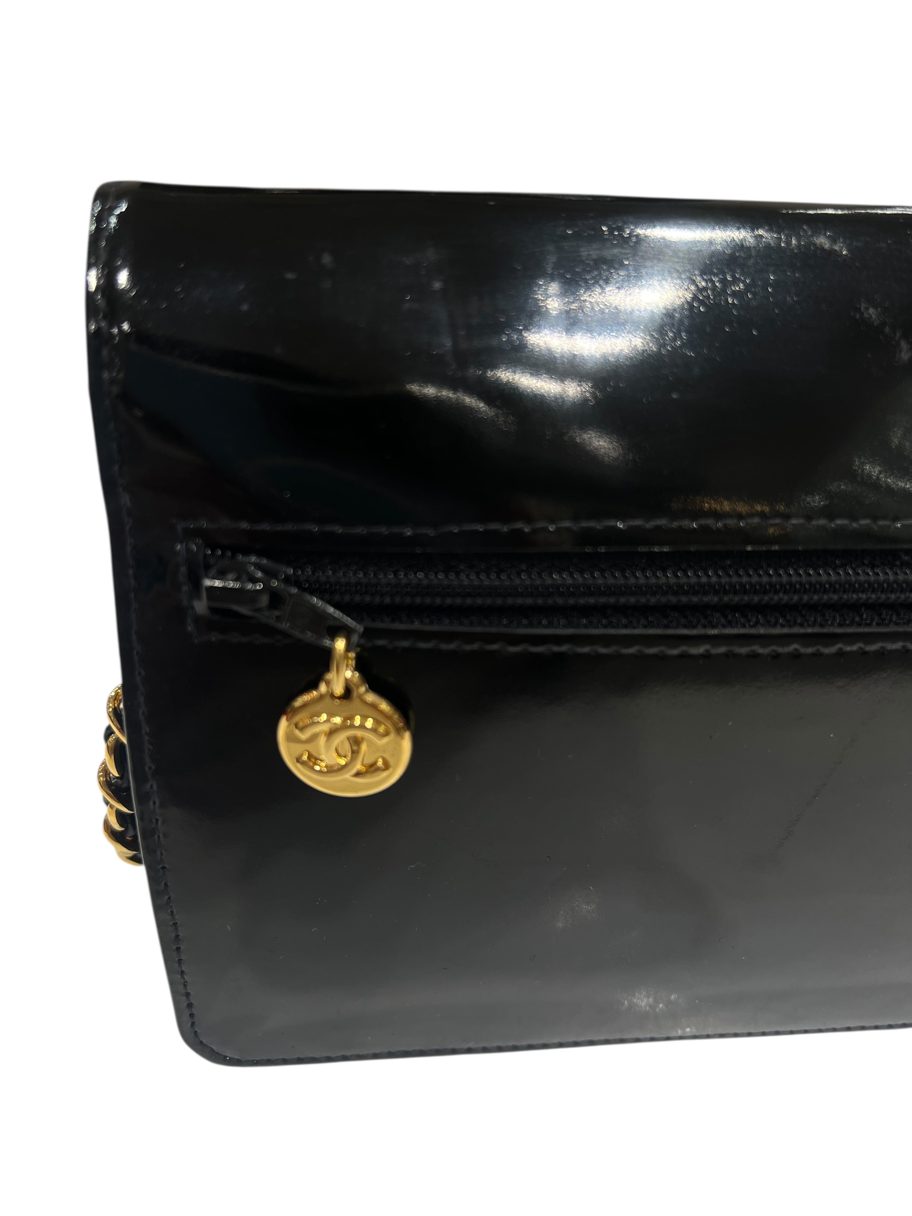 Chanel - Sac wallet on chain cuir verni noir