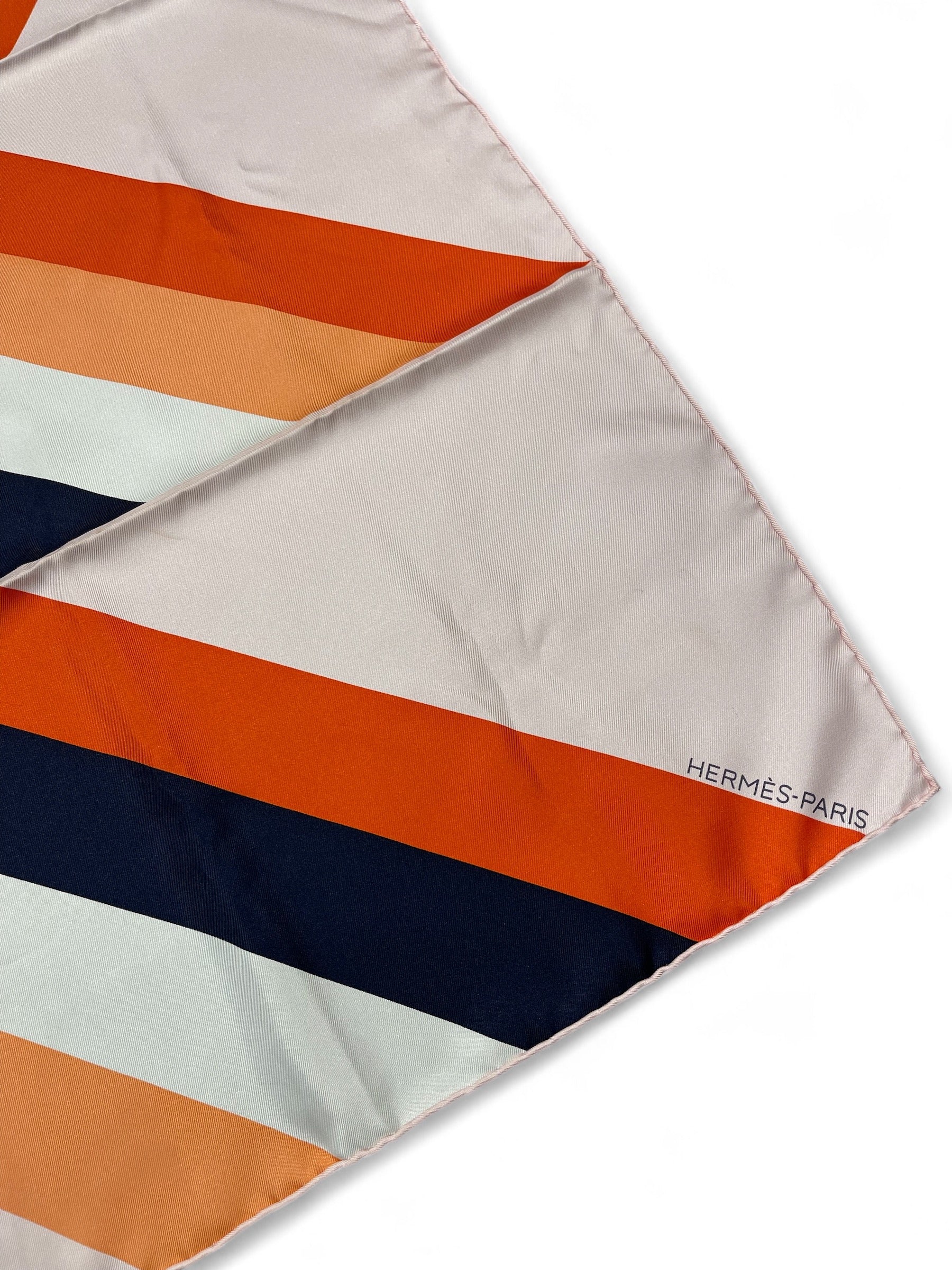 Hermès - Carré 90 « Centered Rhyme »