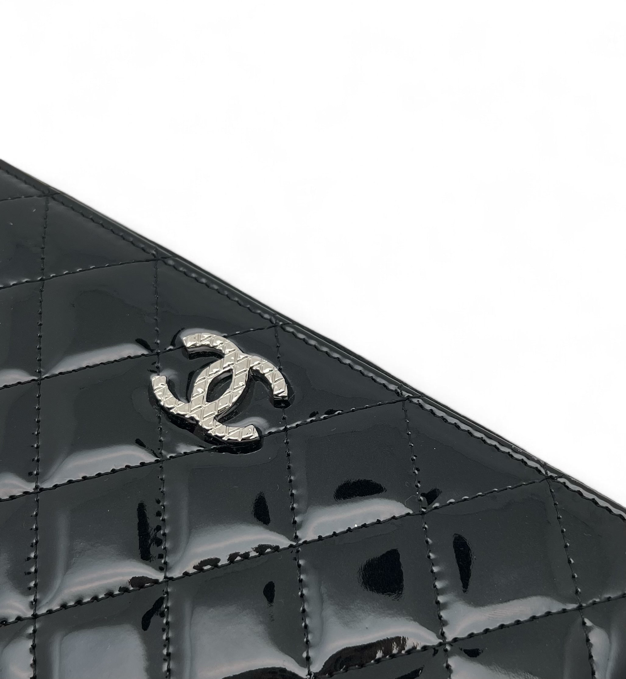 Chanel - Small patent leather wallet