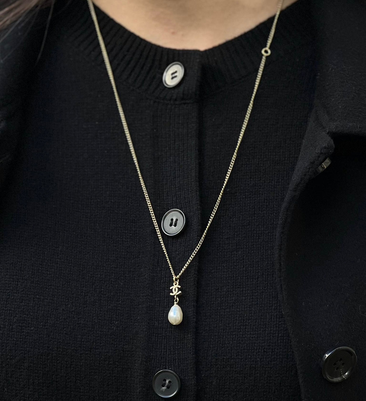 Chanel - Pendente CC con perla