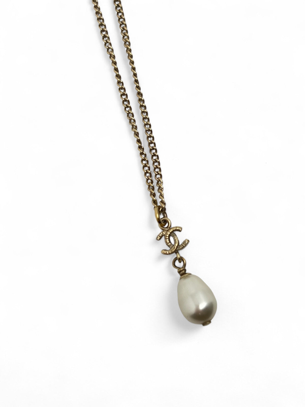 Chanel - Pendente CC con perla