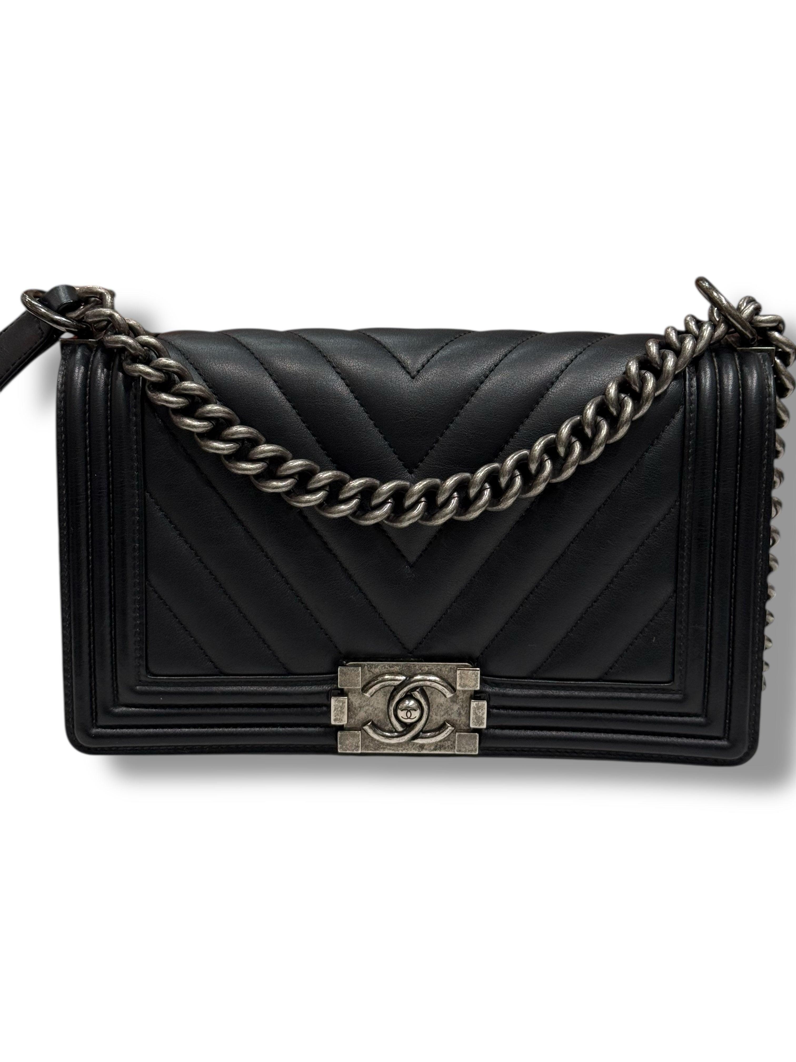 Chanel - Sac Boy classique chevron noir