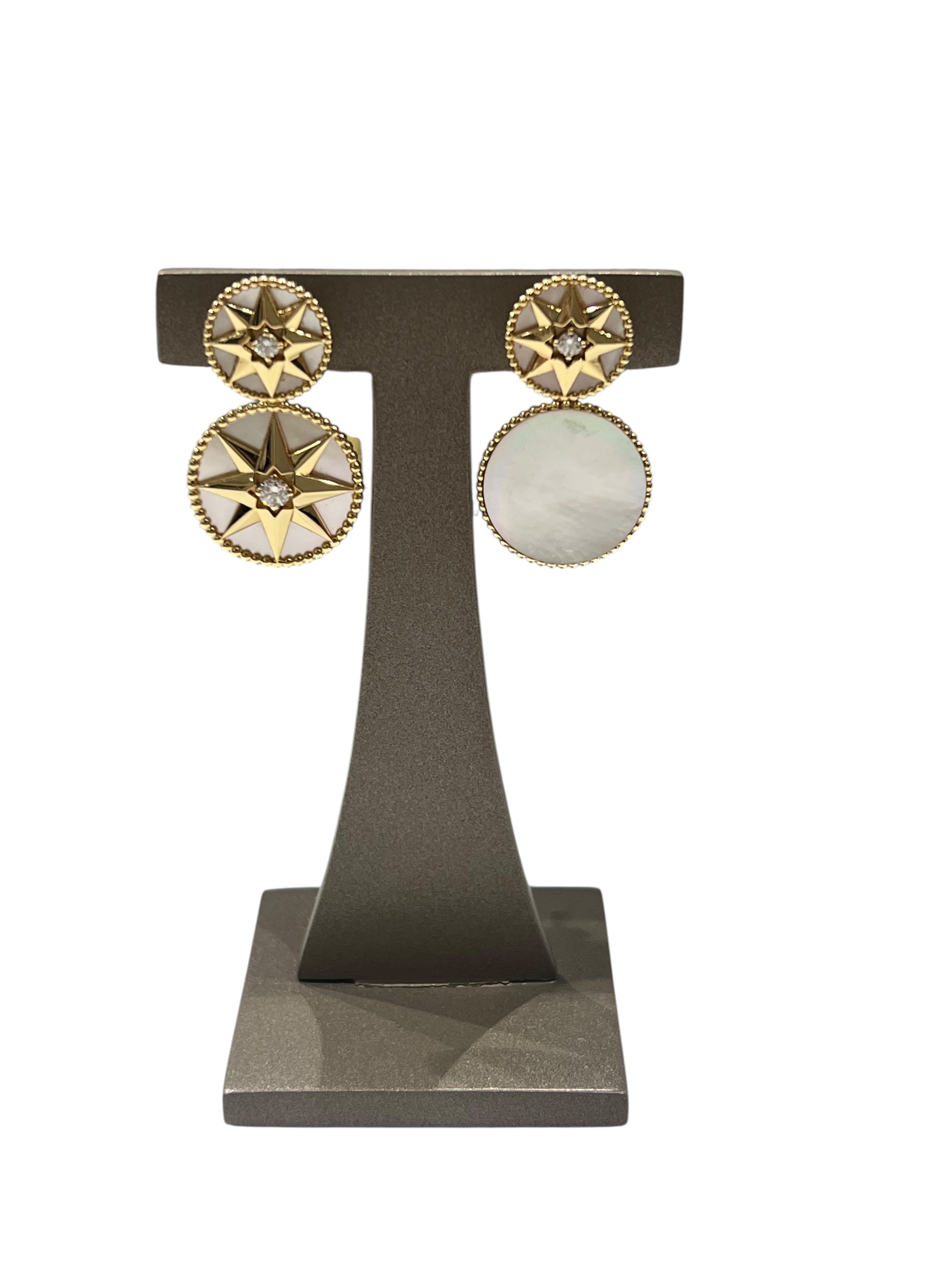 Dior - Boucles d’oreilles rose des vents or jaune et nacre