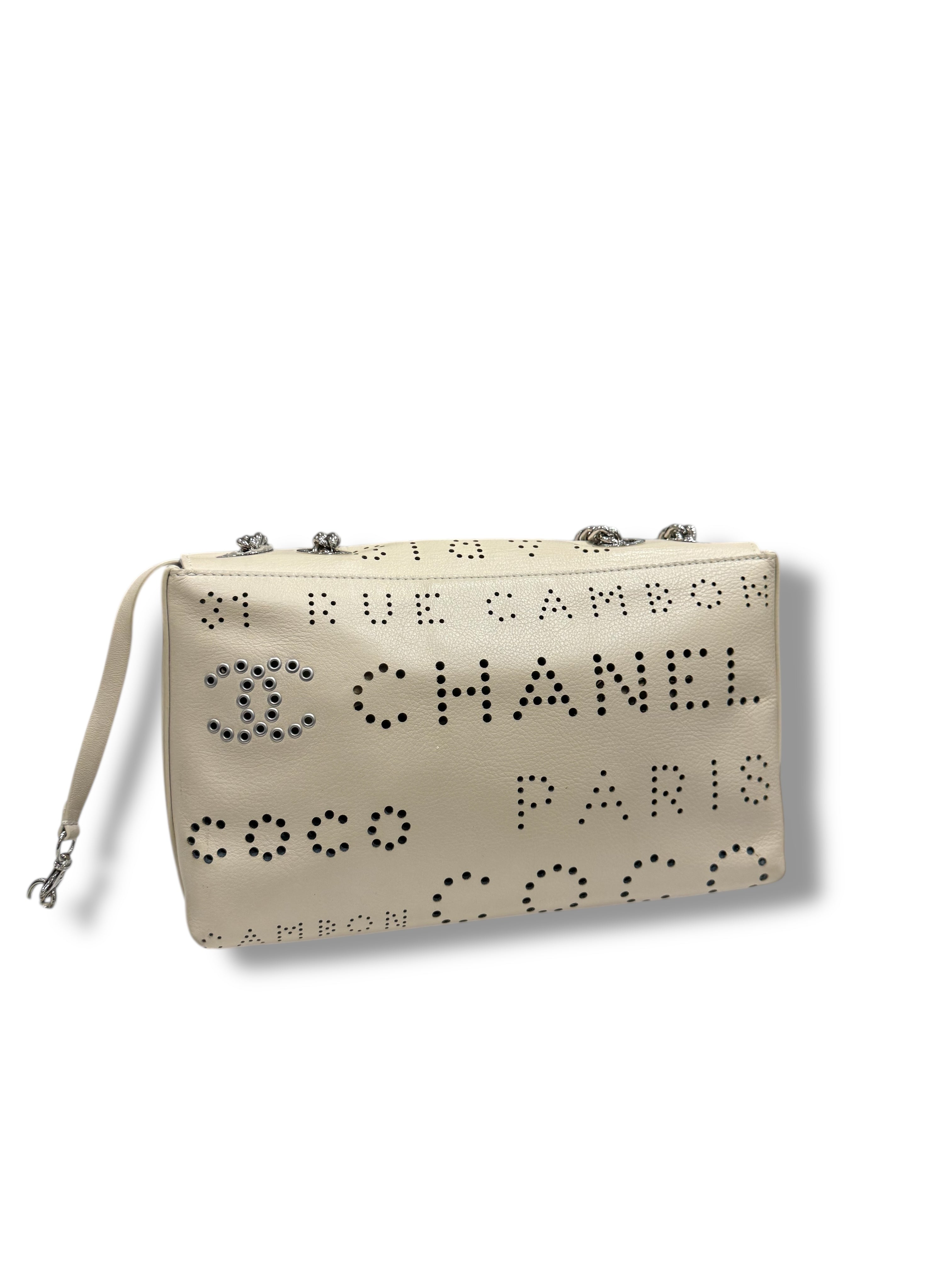 Chanel - Sac mademoiselle perforé écru