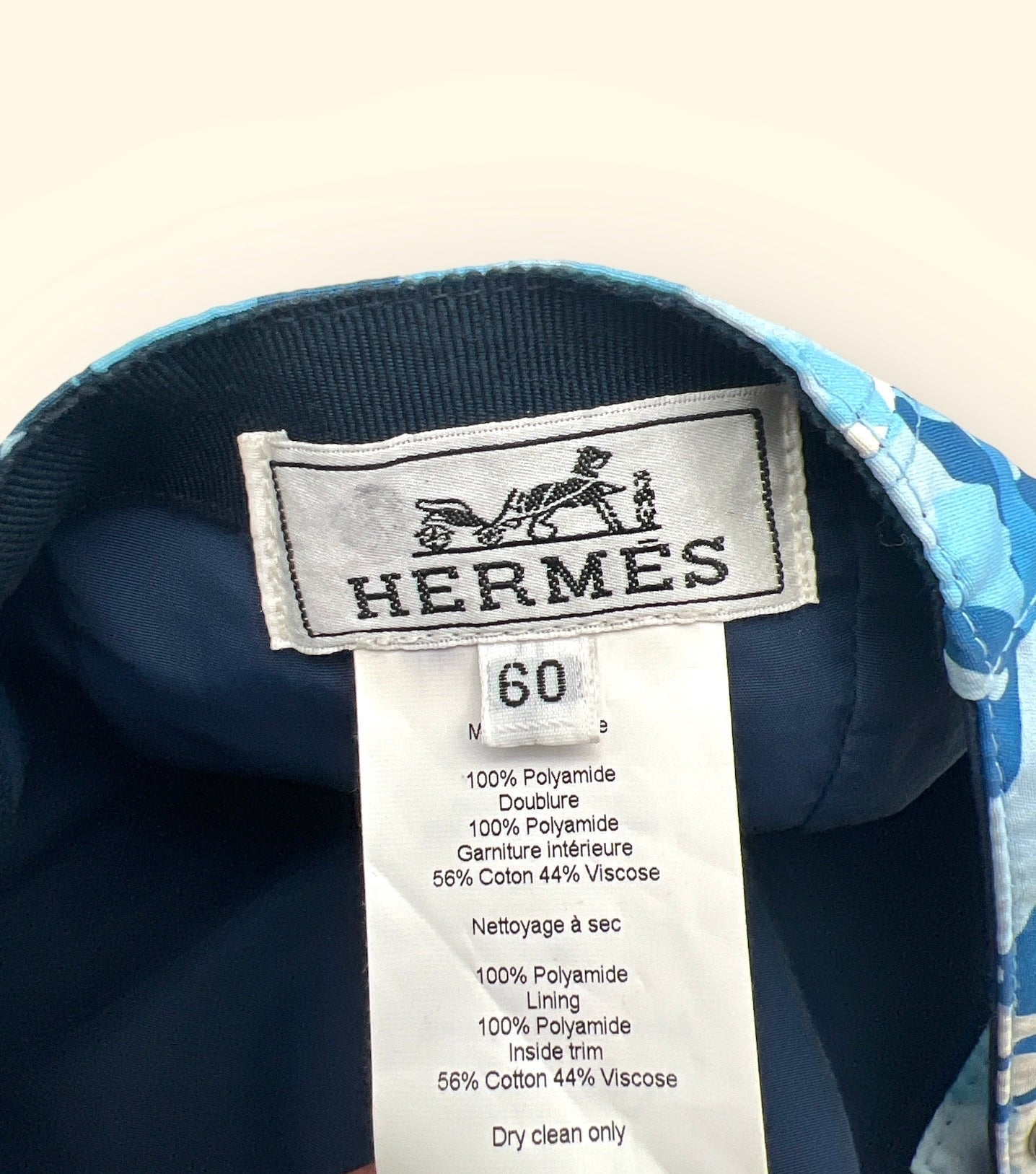 Hermès - Blaue Mütze mit Mustern