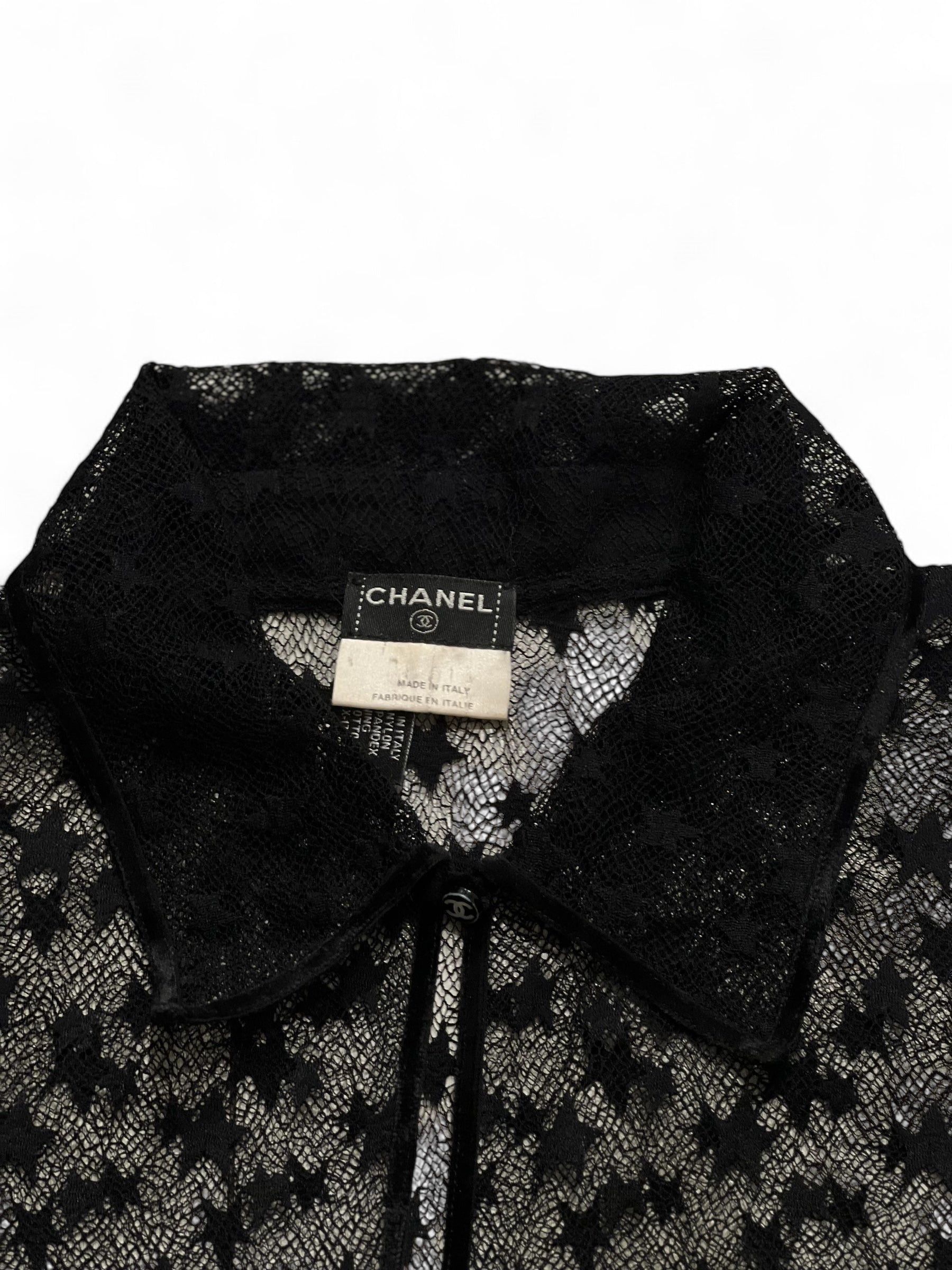 Chanel - T-Shirt en dentelle T36