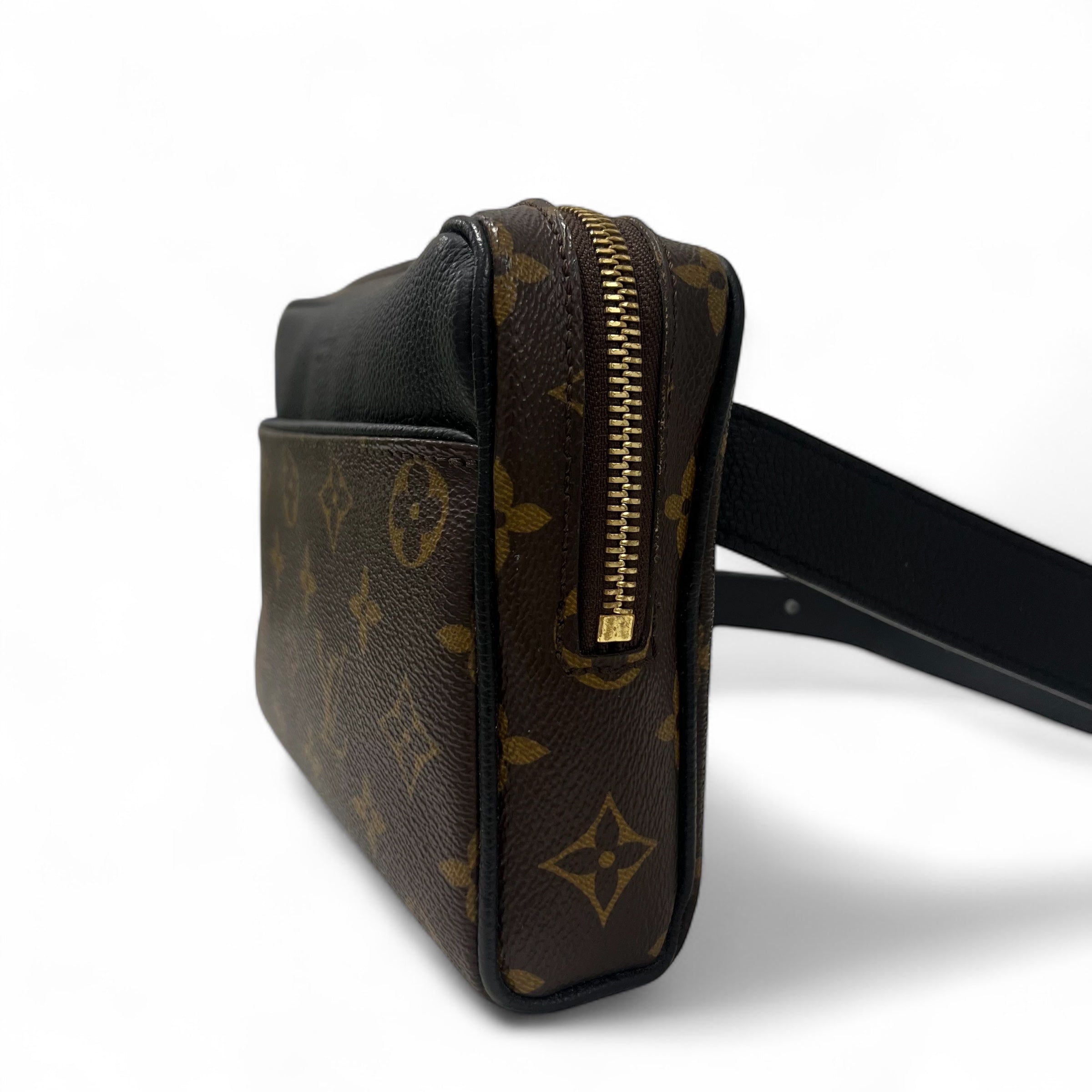 Louis Vuitton - Sac banane Macassar