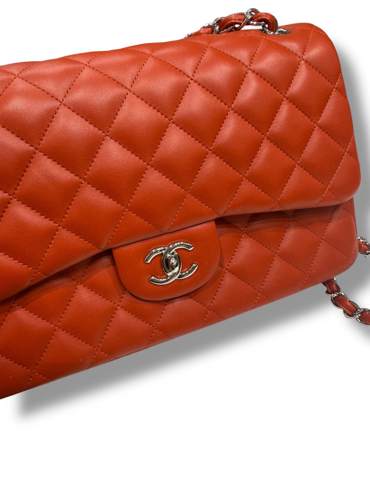 Chanel - Jumbo-Tasche aus rot-orangefarbenem Leder