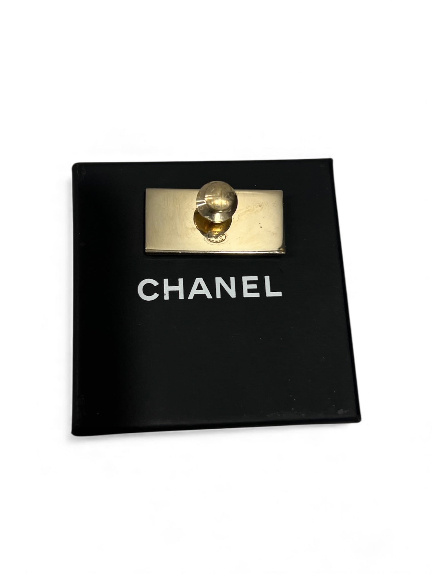 Chanel - Broche « Coco555 »