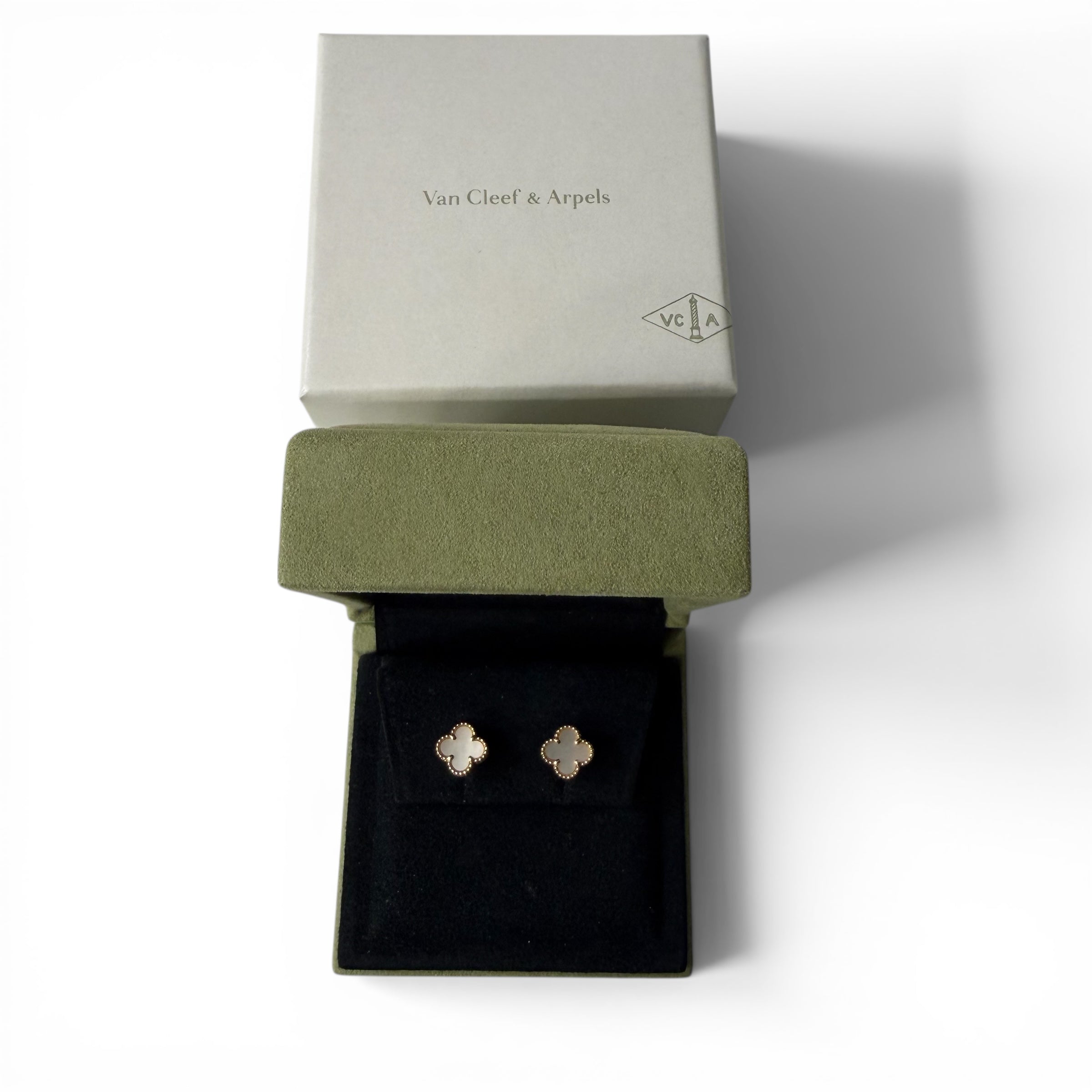 Van Cleef & Arpels Puces D’oreilles Sweet Alhambra | Les Folies d’Eugénie