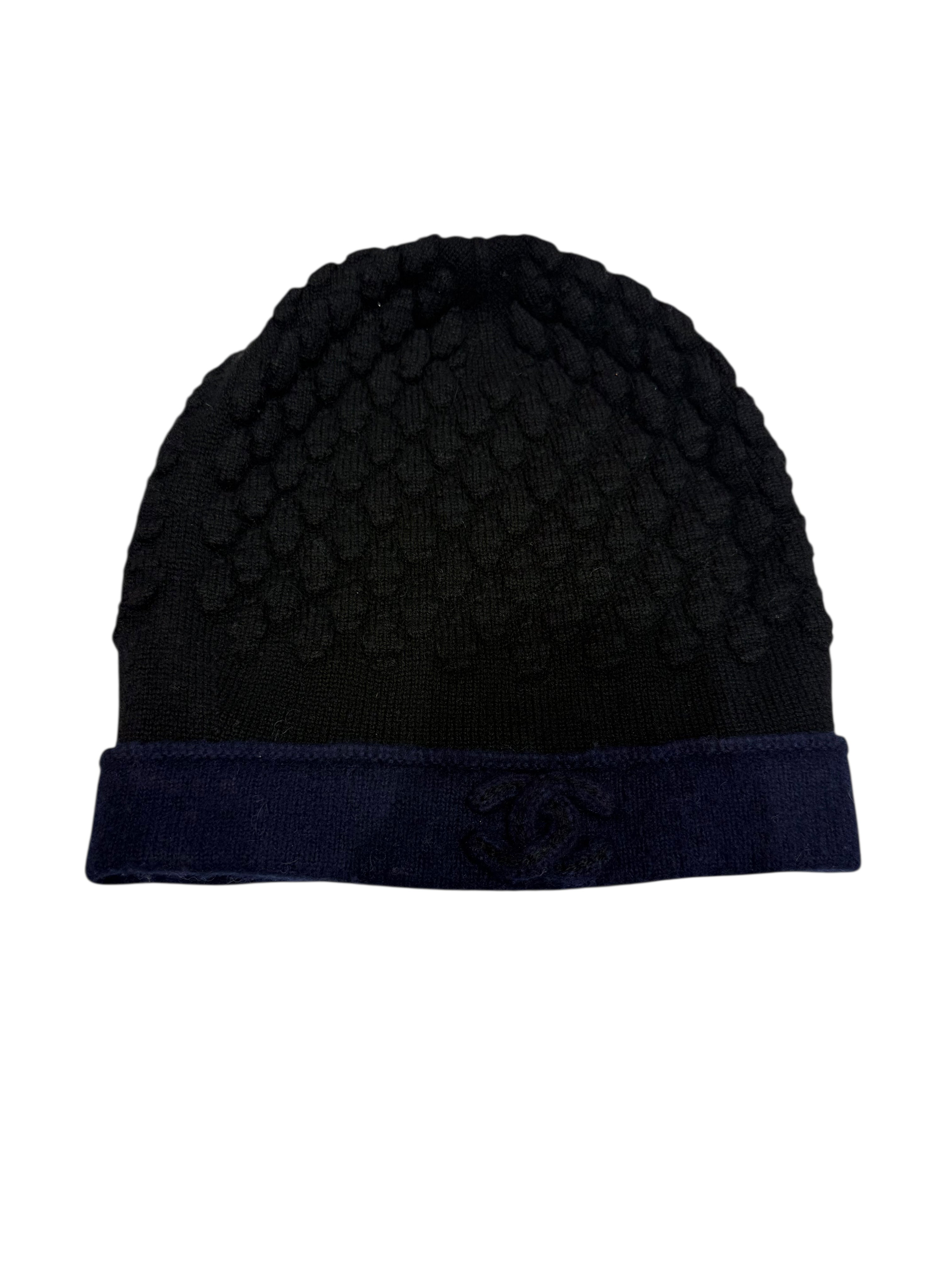 Chanel - Bonnet en cachemire en tricot Coco Mark bleu et noir