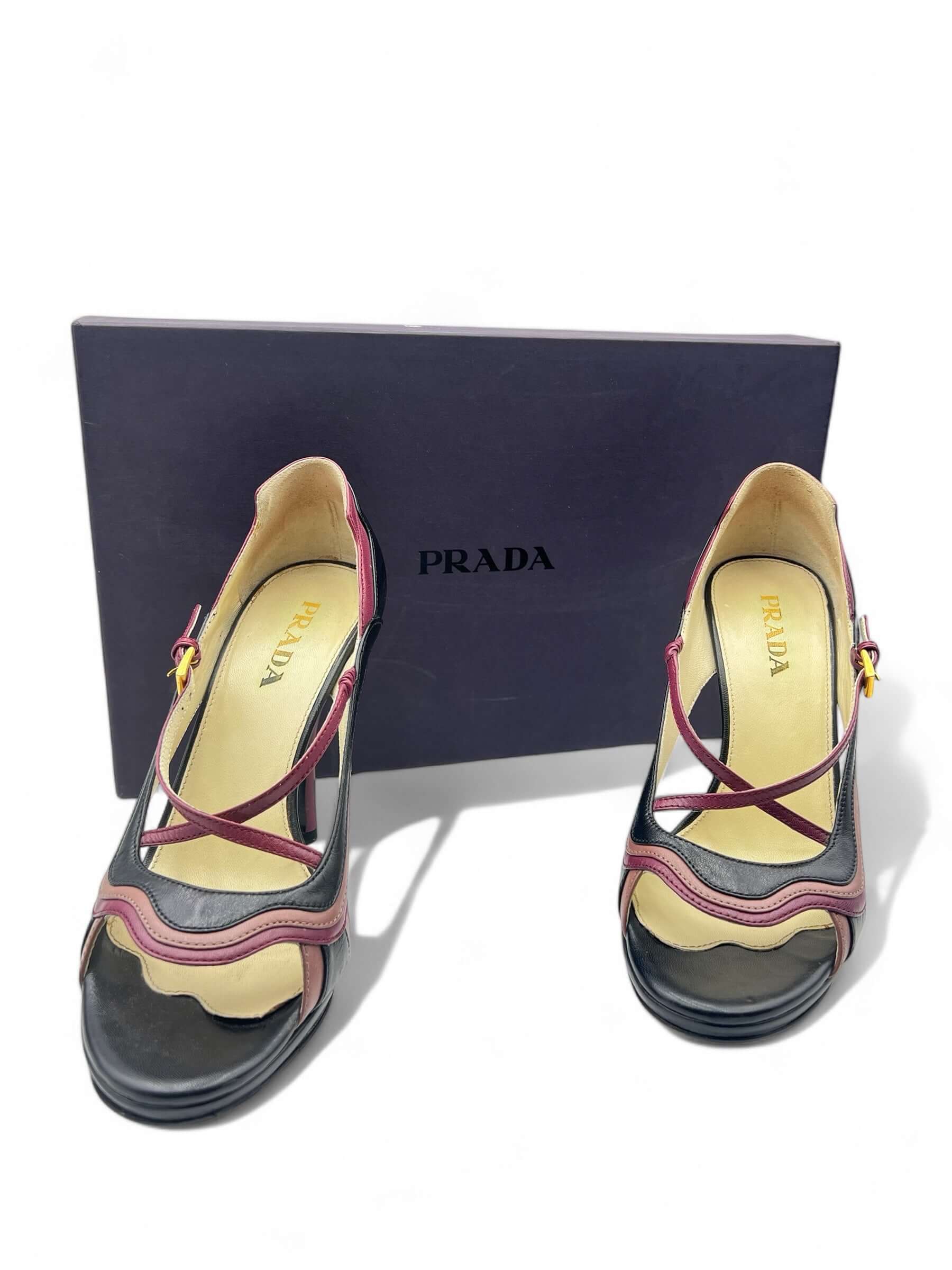 Prada - Escarpins «wave » en cuir T37