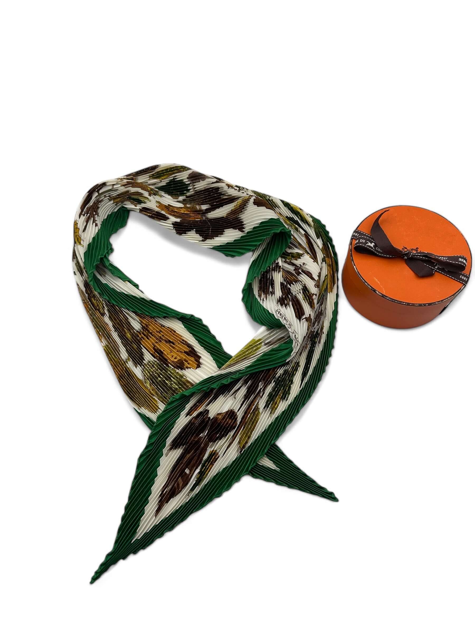 Hermès - Carré de soie plissé
