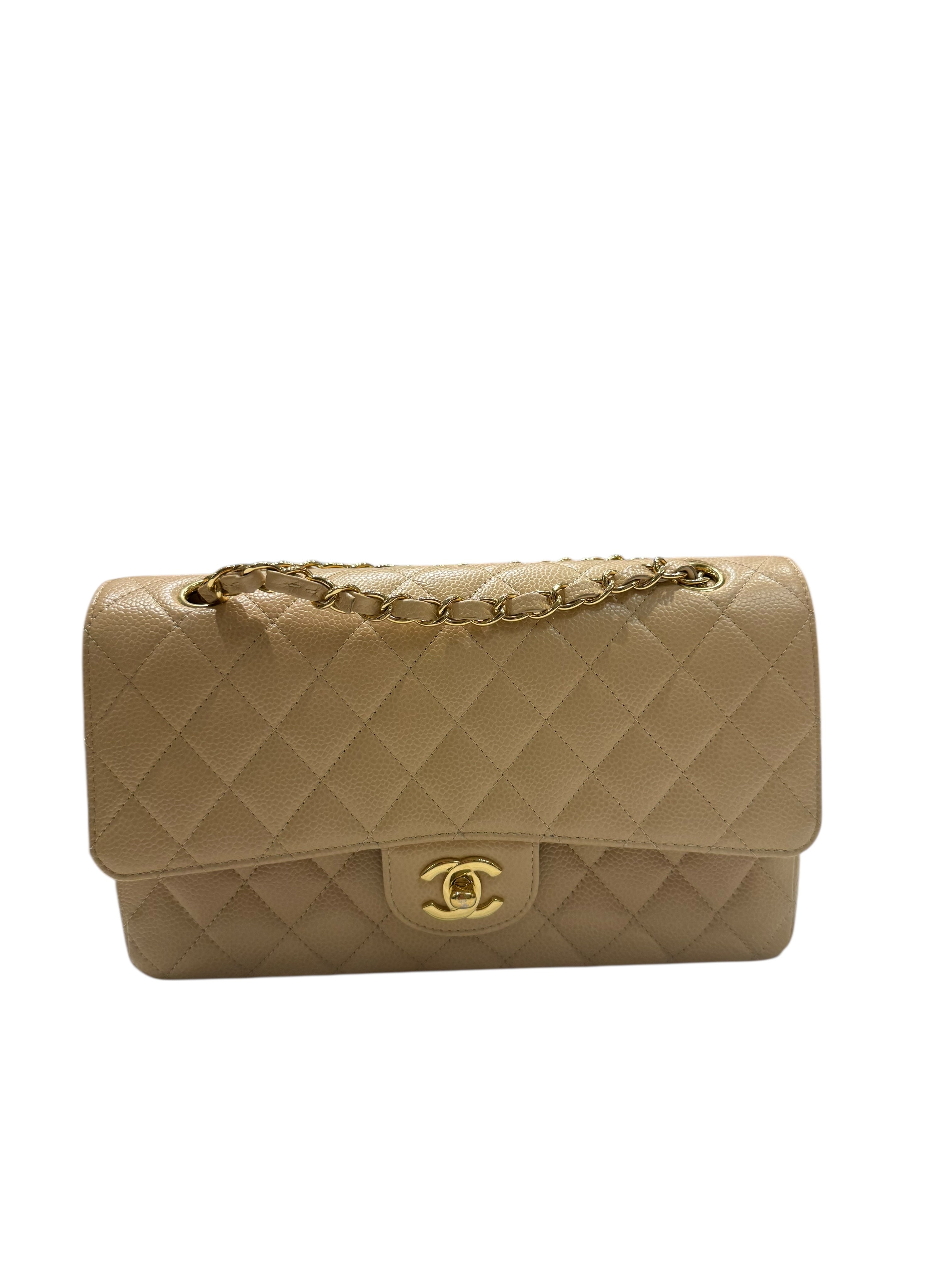 Chanel - Sac à rabat classique 11:12 Timeless 25 en cuir caviar beige et finitions dorées