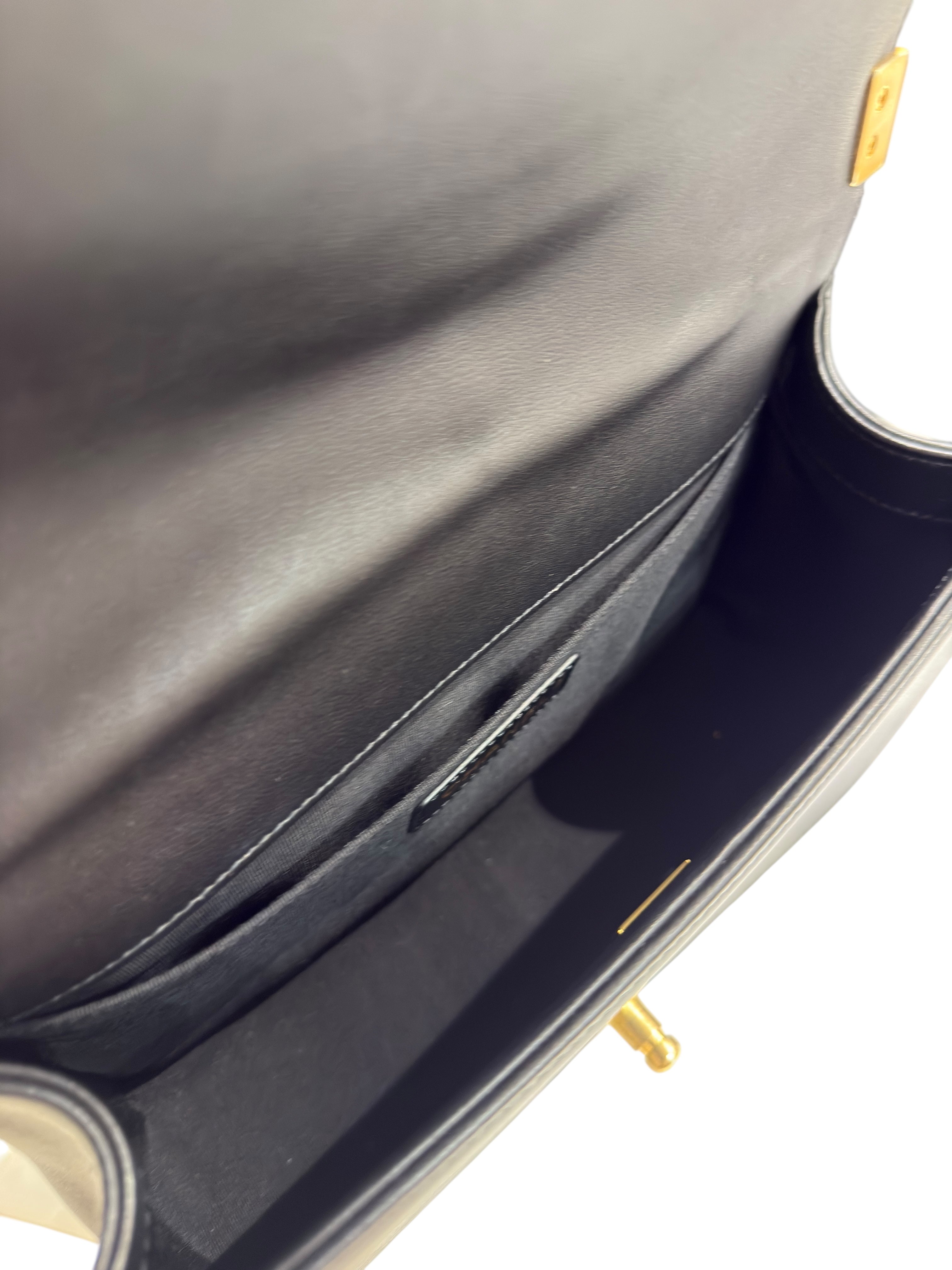 Chanel - Sac Boy classique en cuir noir et finition dorée