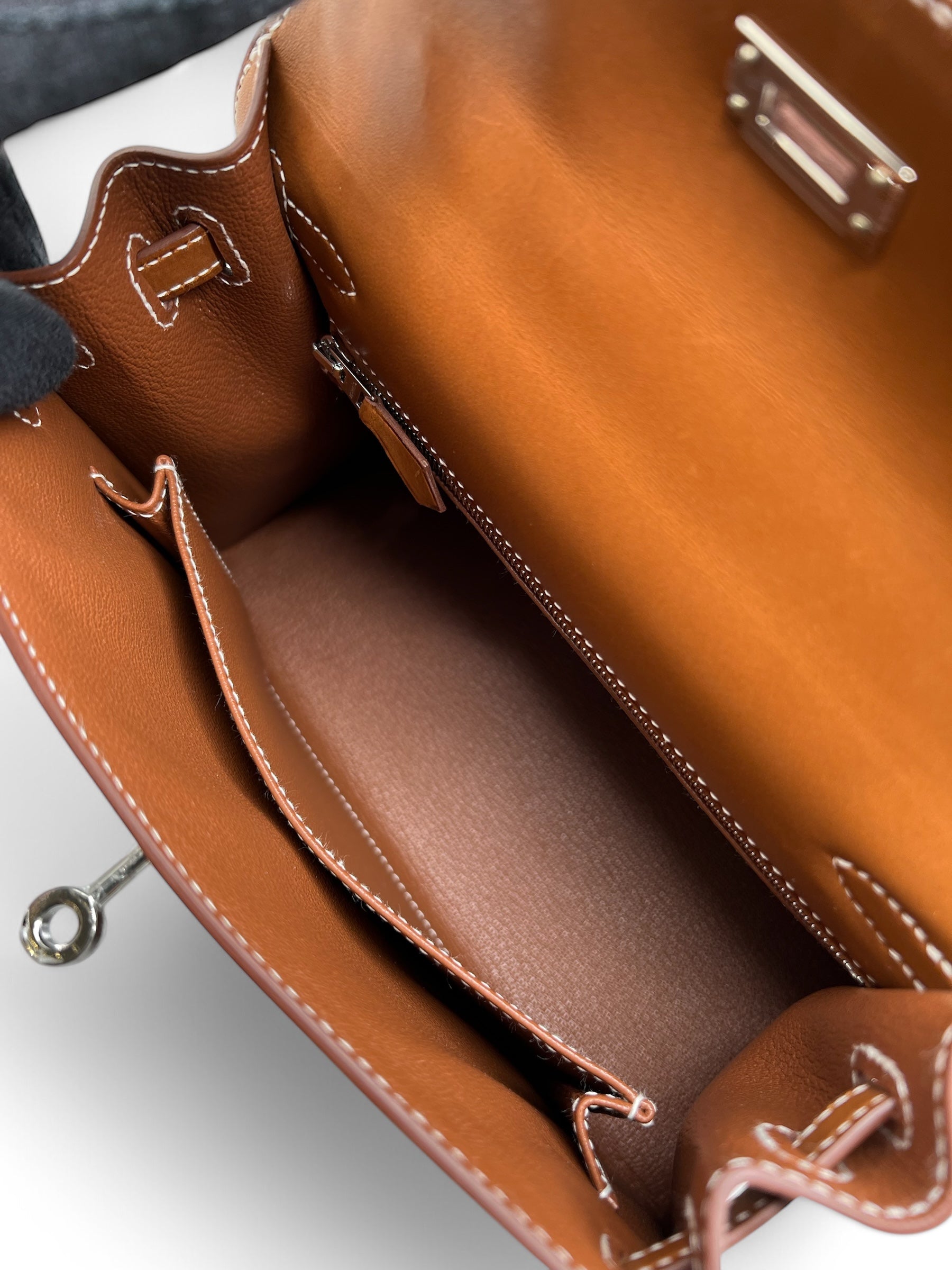 Hermès - Sac Kelly 25 cuir Barénia Naturel Fauve 2024