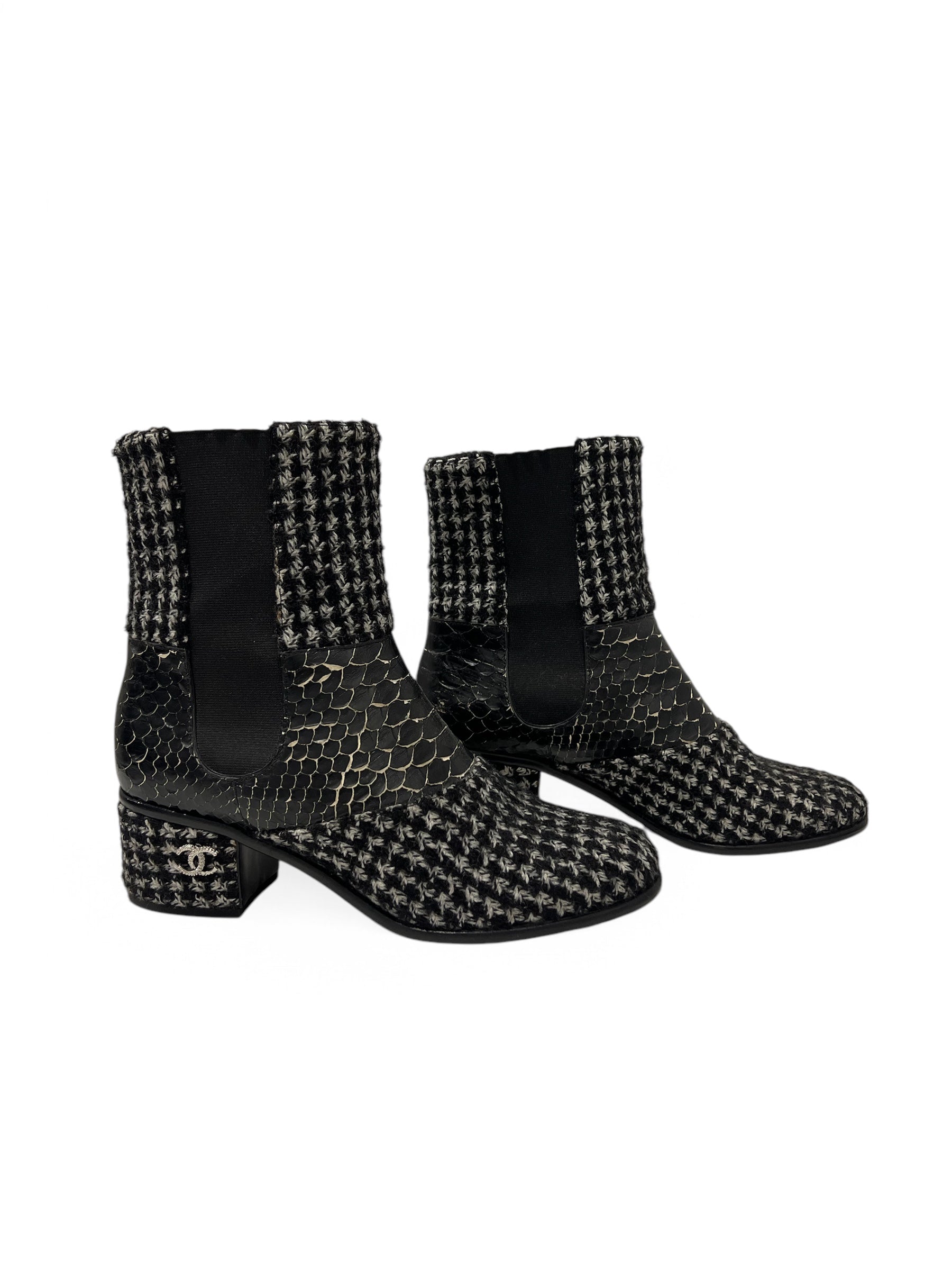 Chanel - Bottines tweed et python t.38