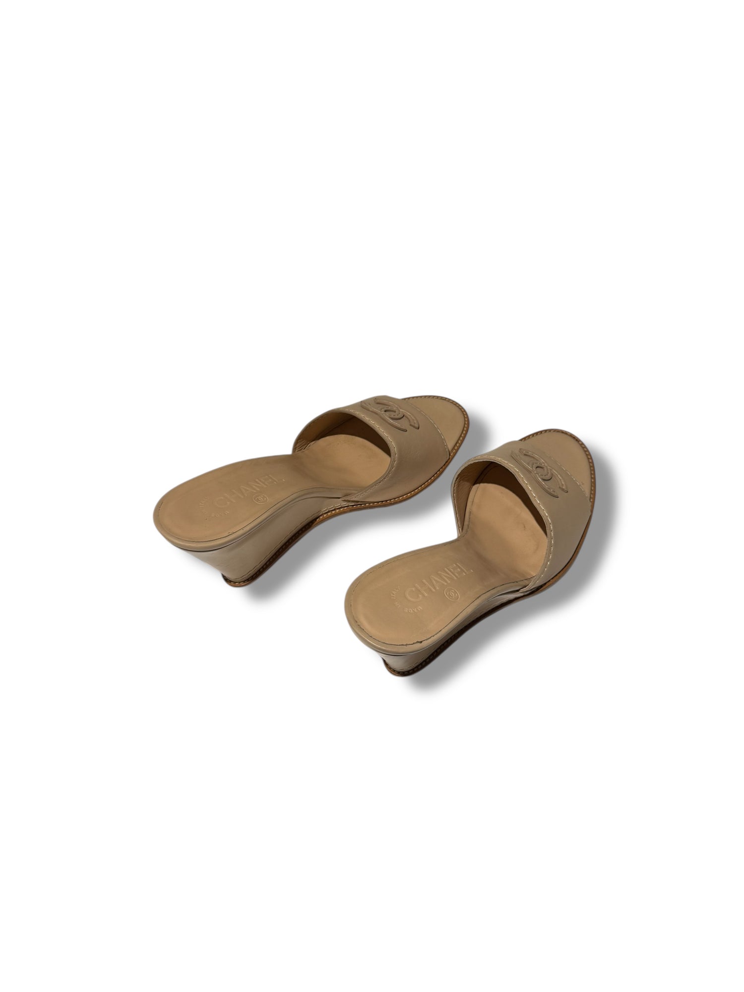 Chanel - Sandales compensées beige CC T41