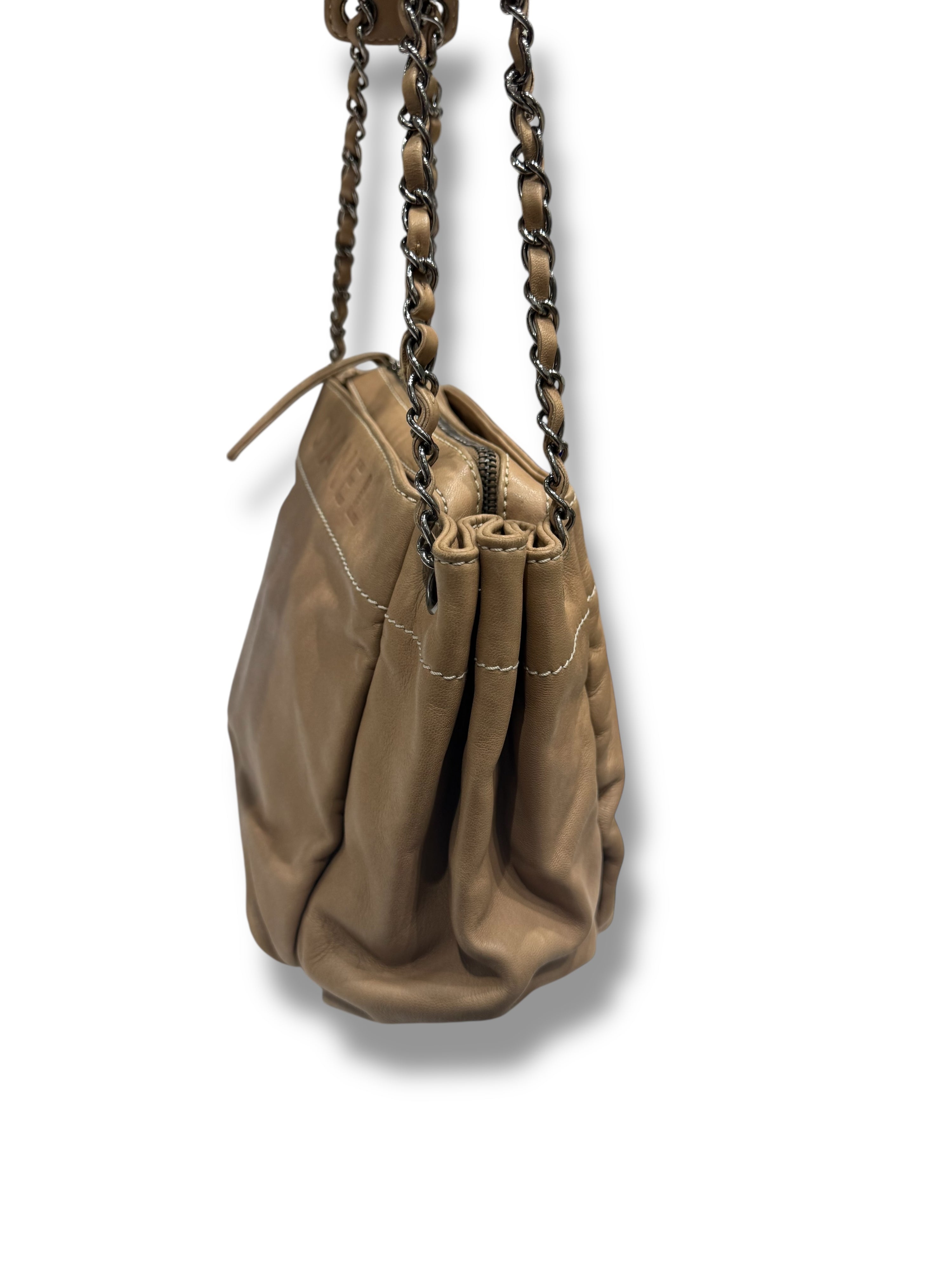 Chanel – Beigefarbene Accordion-Ledertasche