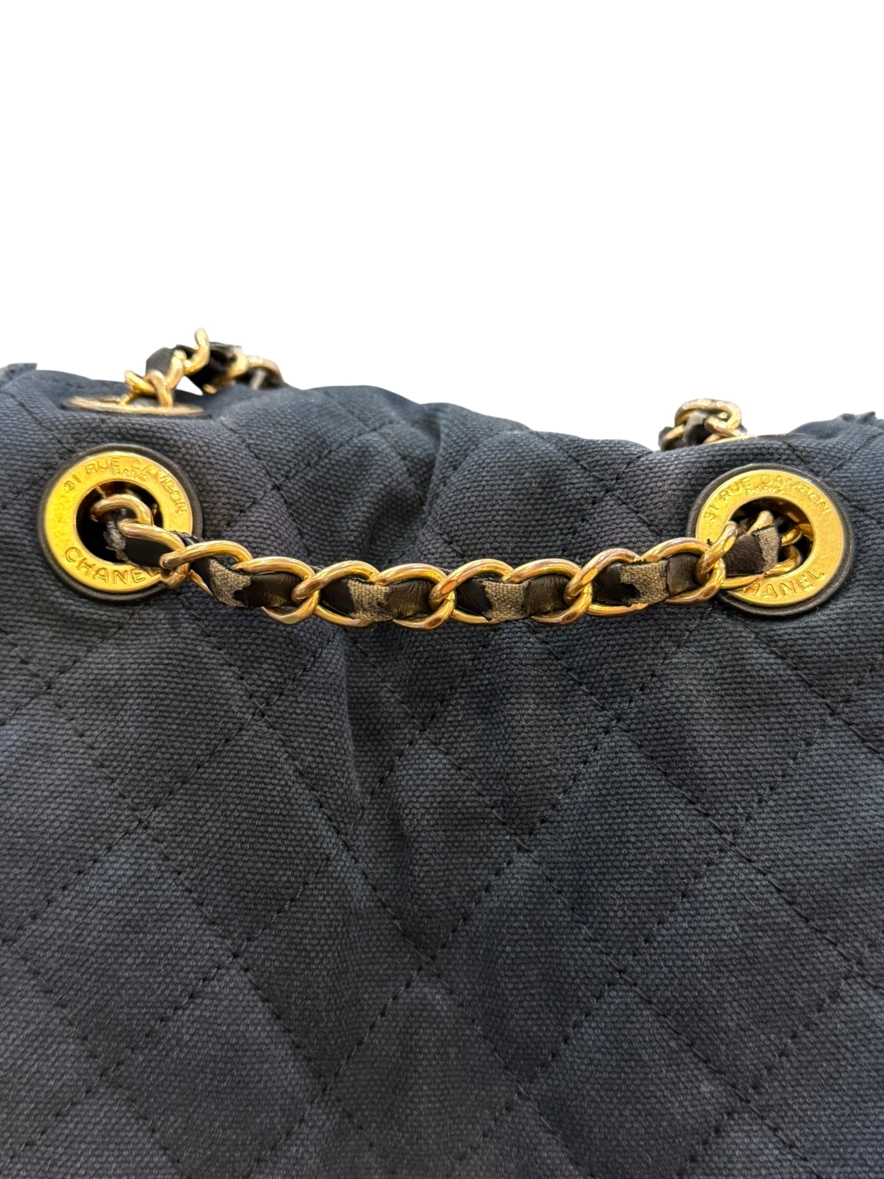 Chanel - Sac à dos moyen modèle en tissus effrangé