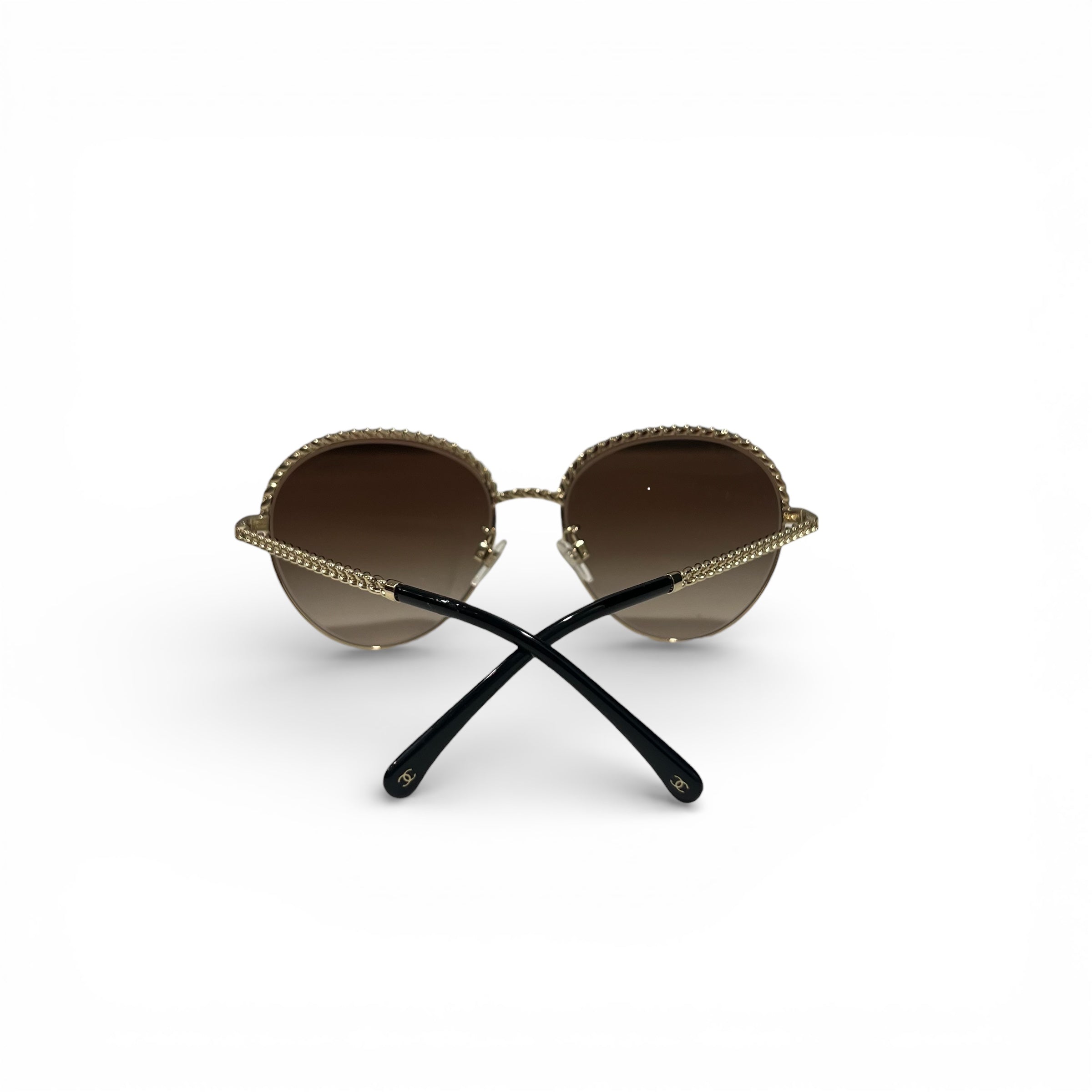 Chanel - Sonnenbrille mit Ketten und braunen Gläsern