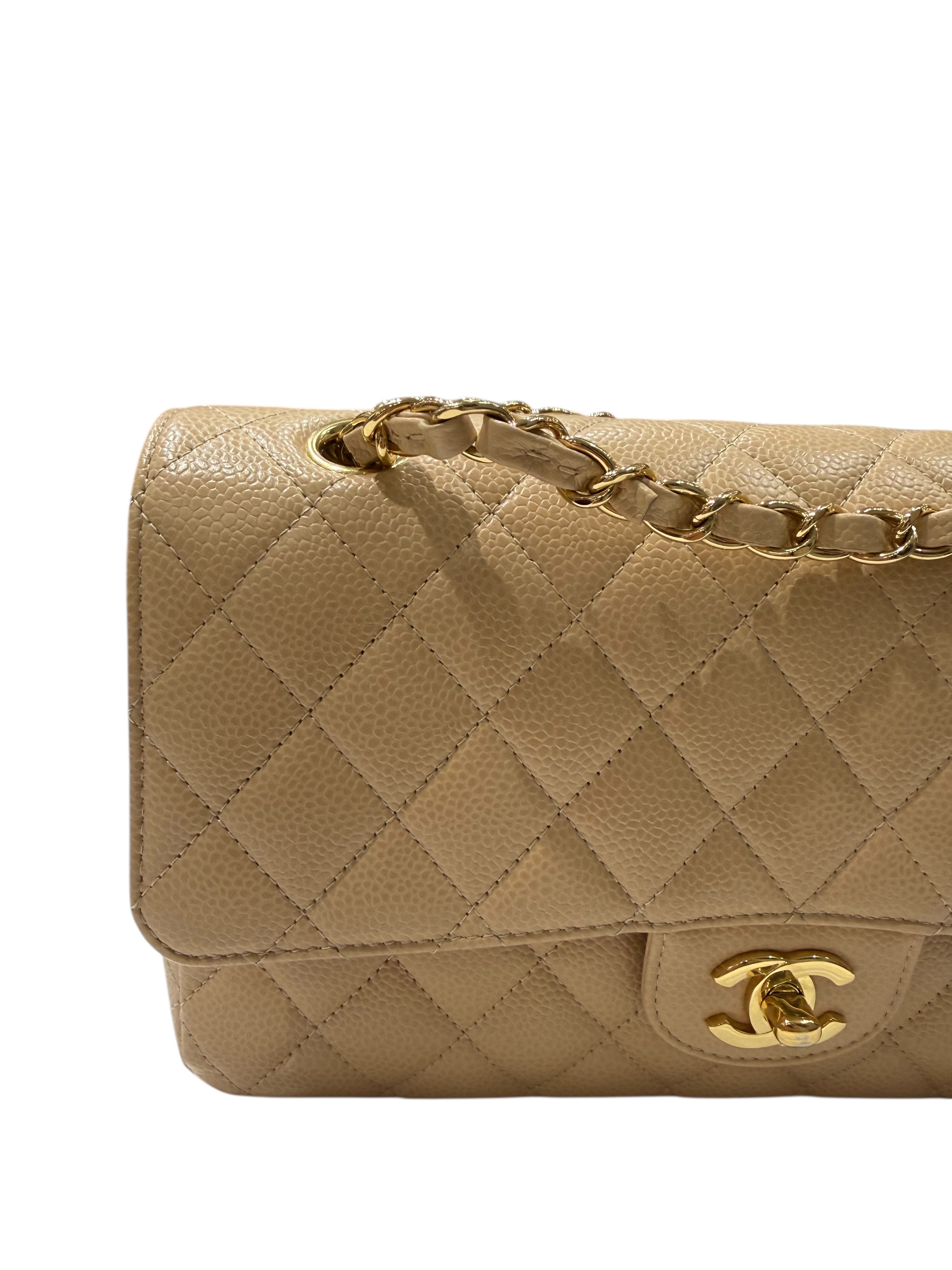 Chanel - Sac à rabat classique 11:12 Timeless 25 en cuir caviar beige et finitions dorées