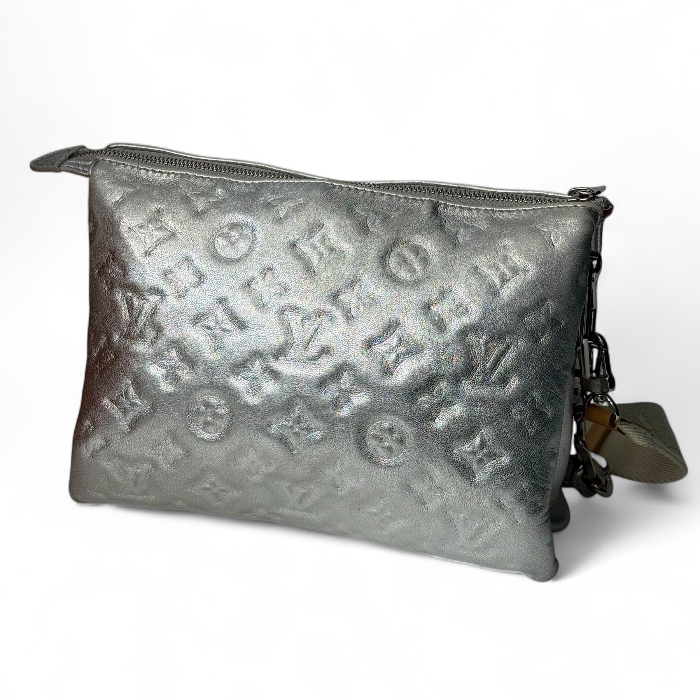 Louis Vuitton - Sac Coussin argent en cuir