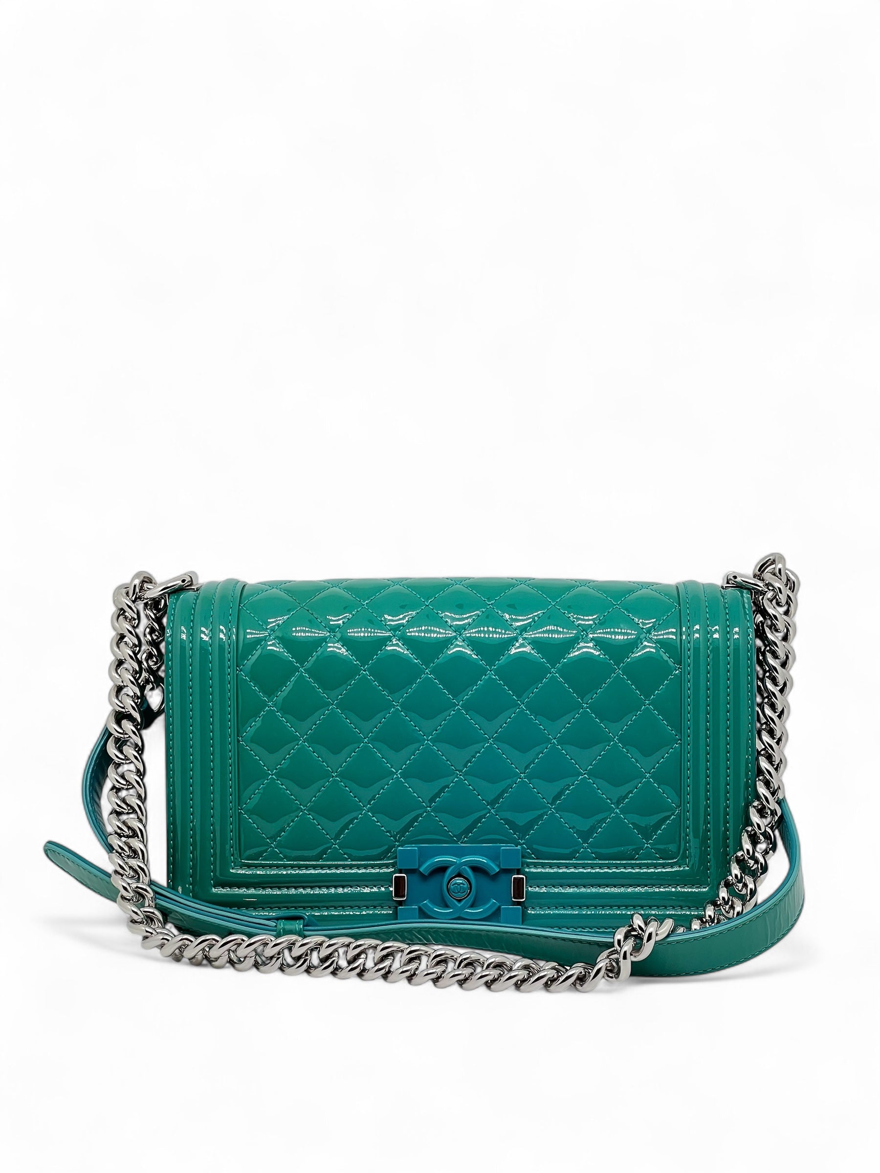 Chanel - Sac Boy en cuir verni