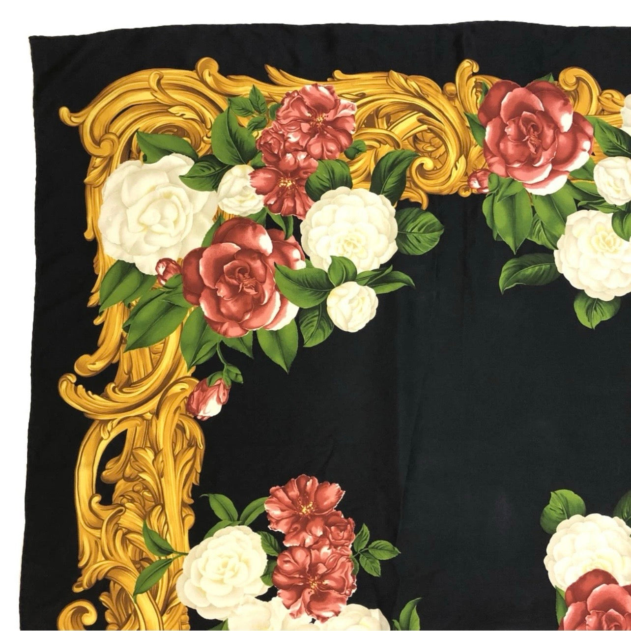 Chanel - Carré avec camélias