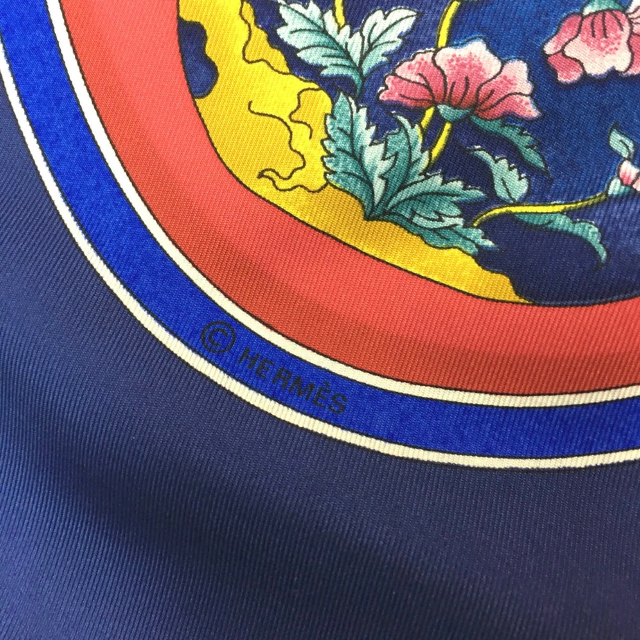 Hermès - Carré 90 « Qu’importe le flacon »